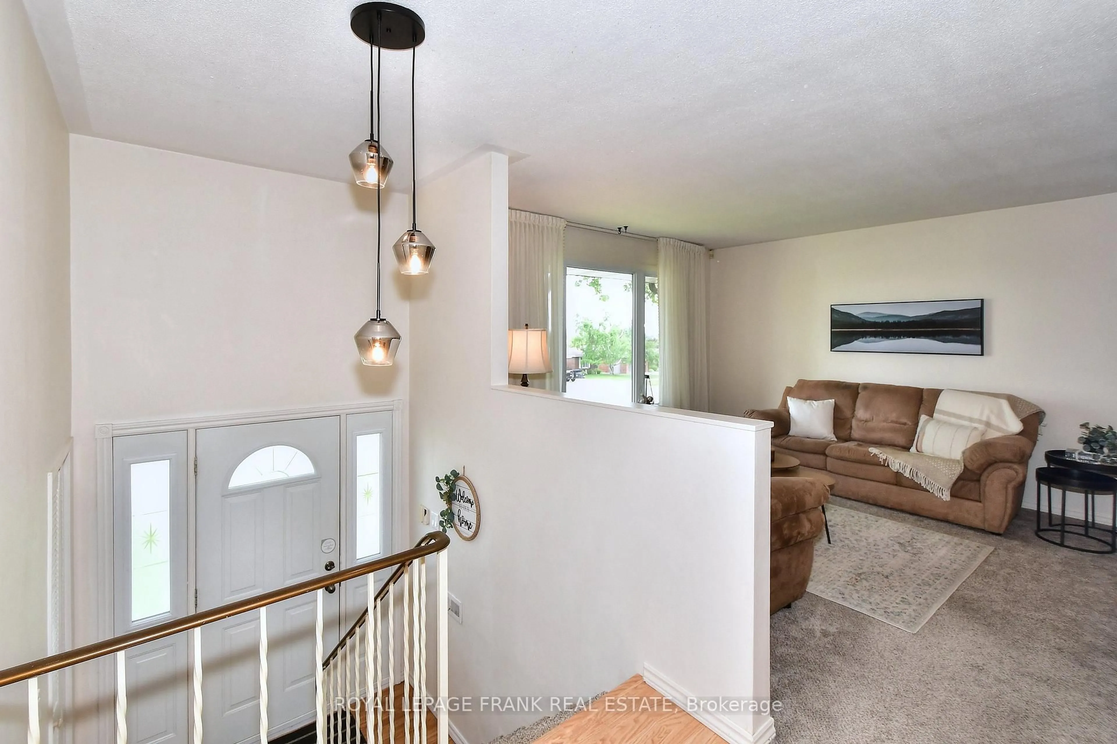 Indoor entryway for 1538 Cherryhill Rd, Peterborough West Ontario K9K 1A8