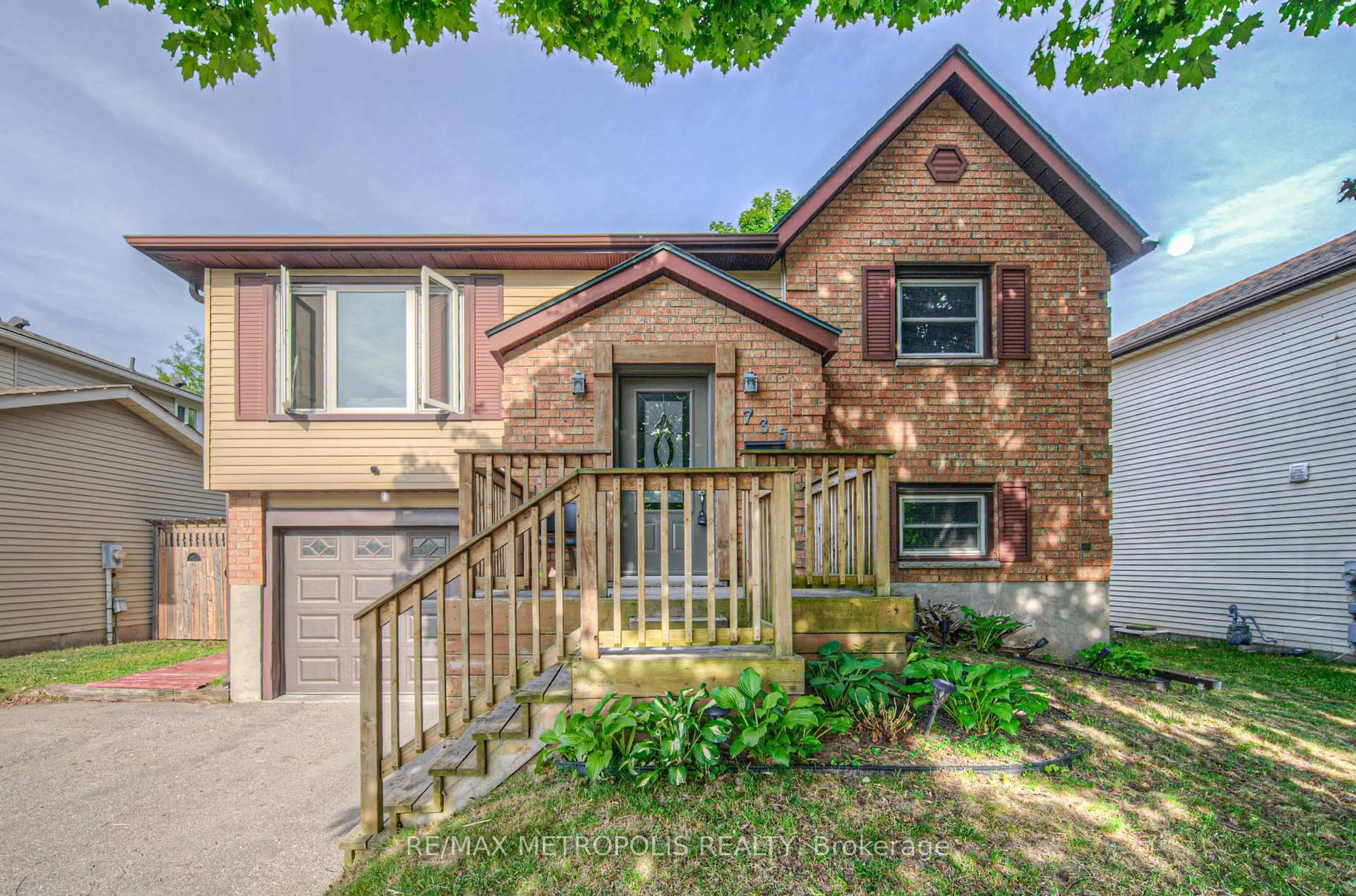 Home with brick exterior material, street for 735 Elgin St, Cambridge Ontario N1R 7W7