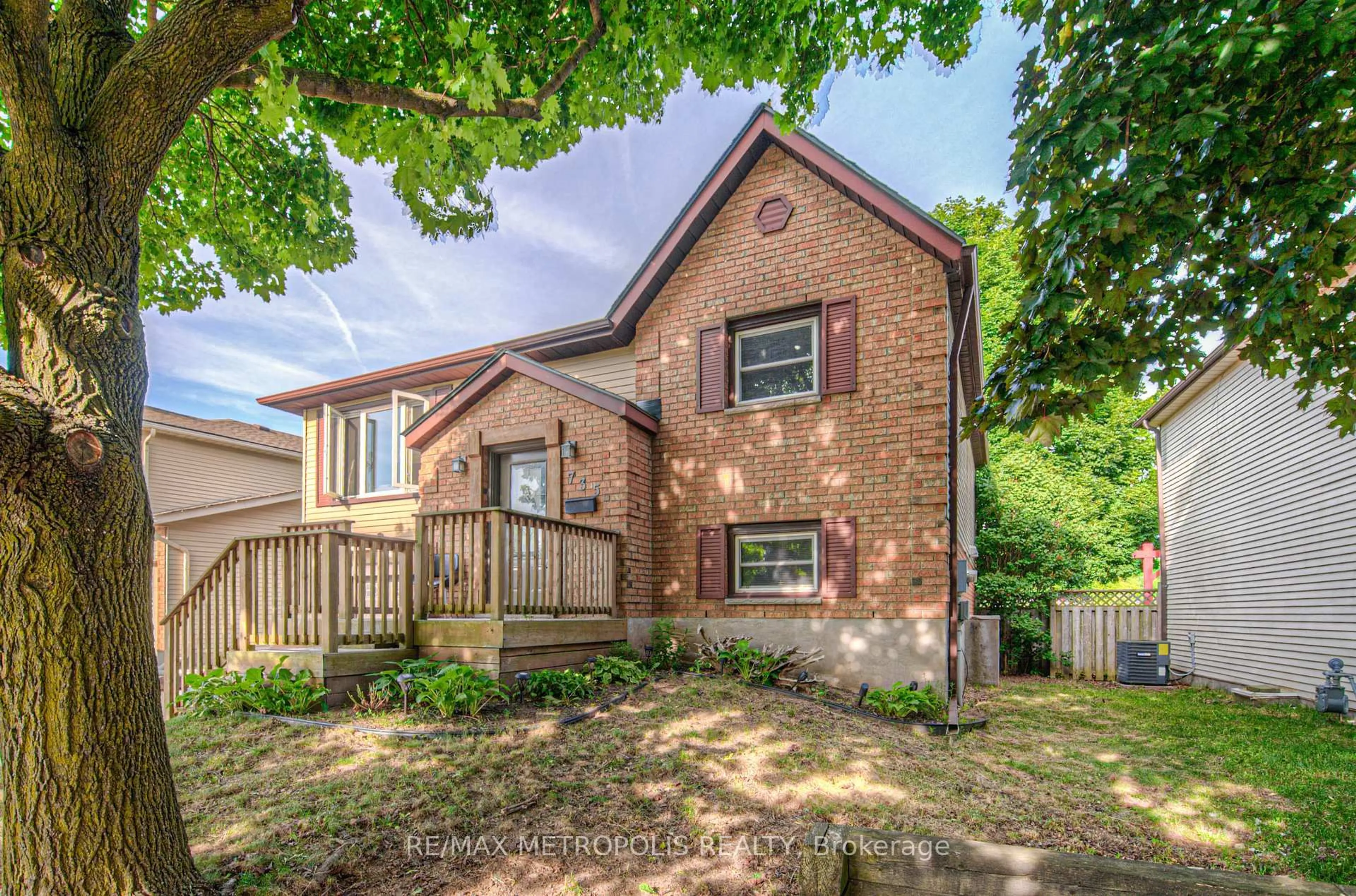 Home with brick exterior material, street for 735 Elgin St, Cambridge Ontario N1R 7W7
