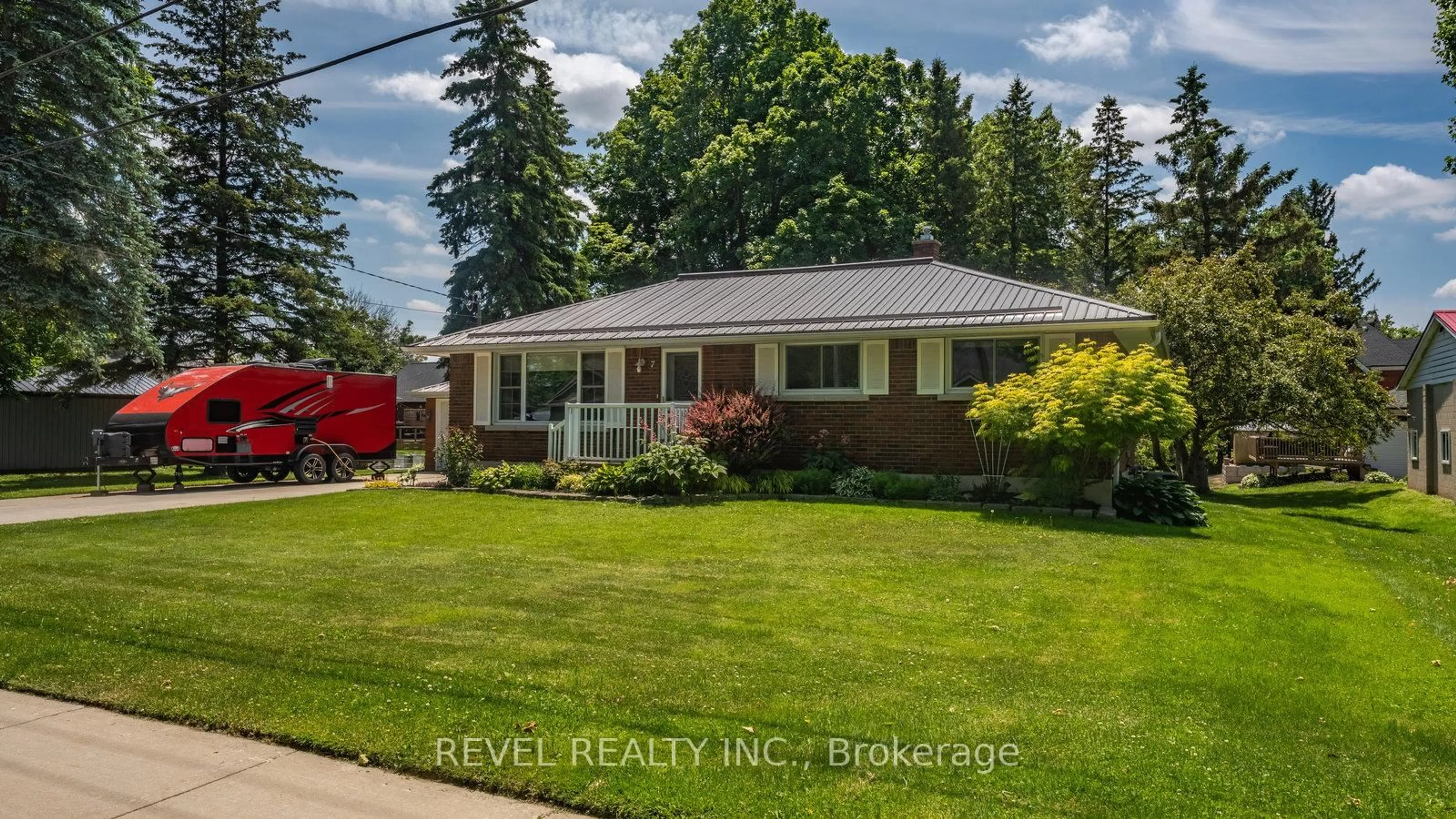 Home with vinyl exterior material, street for 7 Balsam St, East Zorra-Tavistock Ontario N0J 1M0