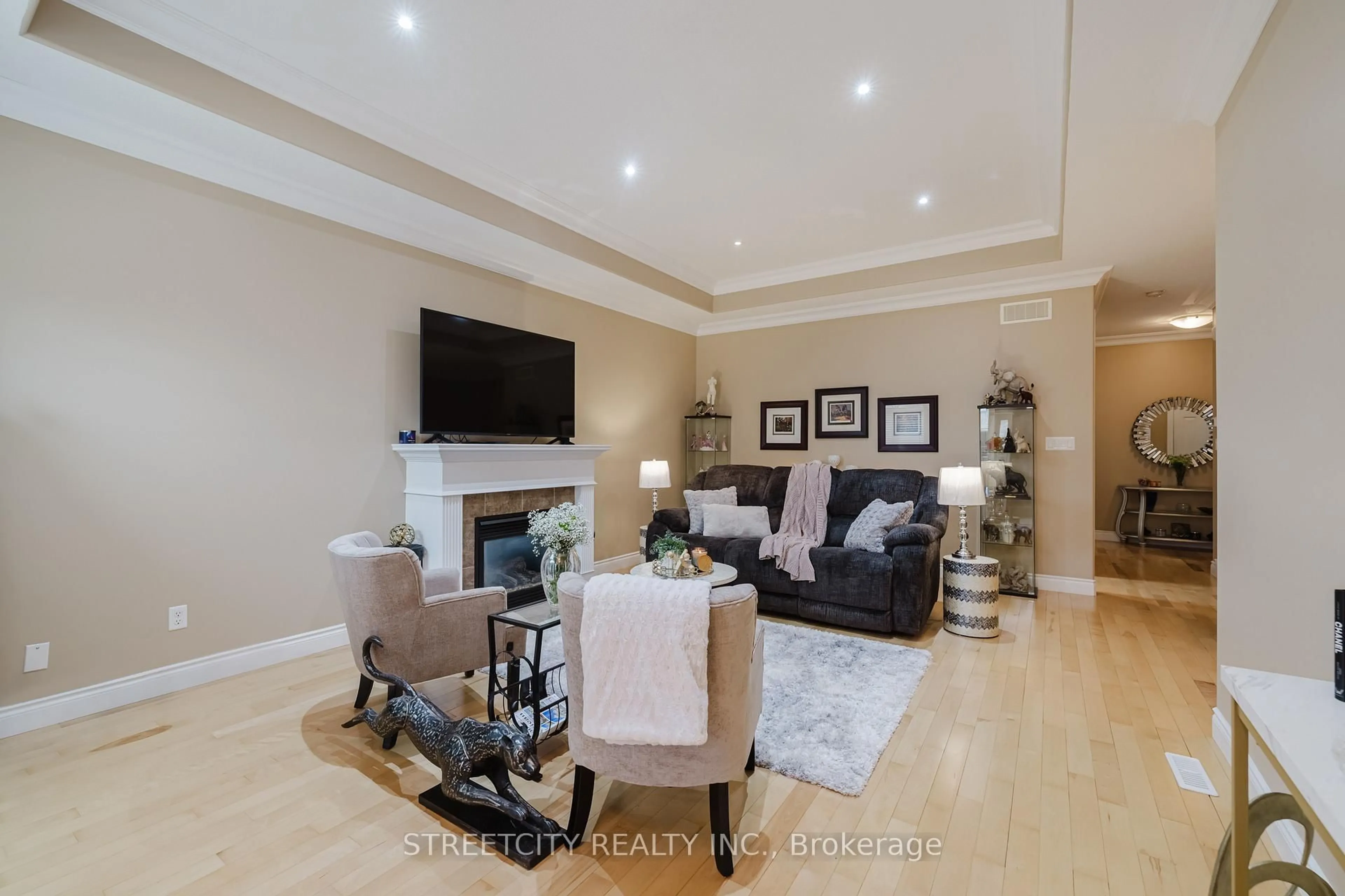 Living room with furniture, unknown for 2615 COLONEL TALBOT Rd #15, London South Ontario N6K 5B4