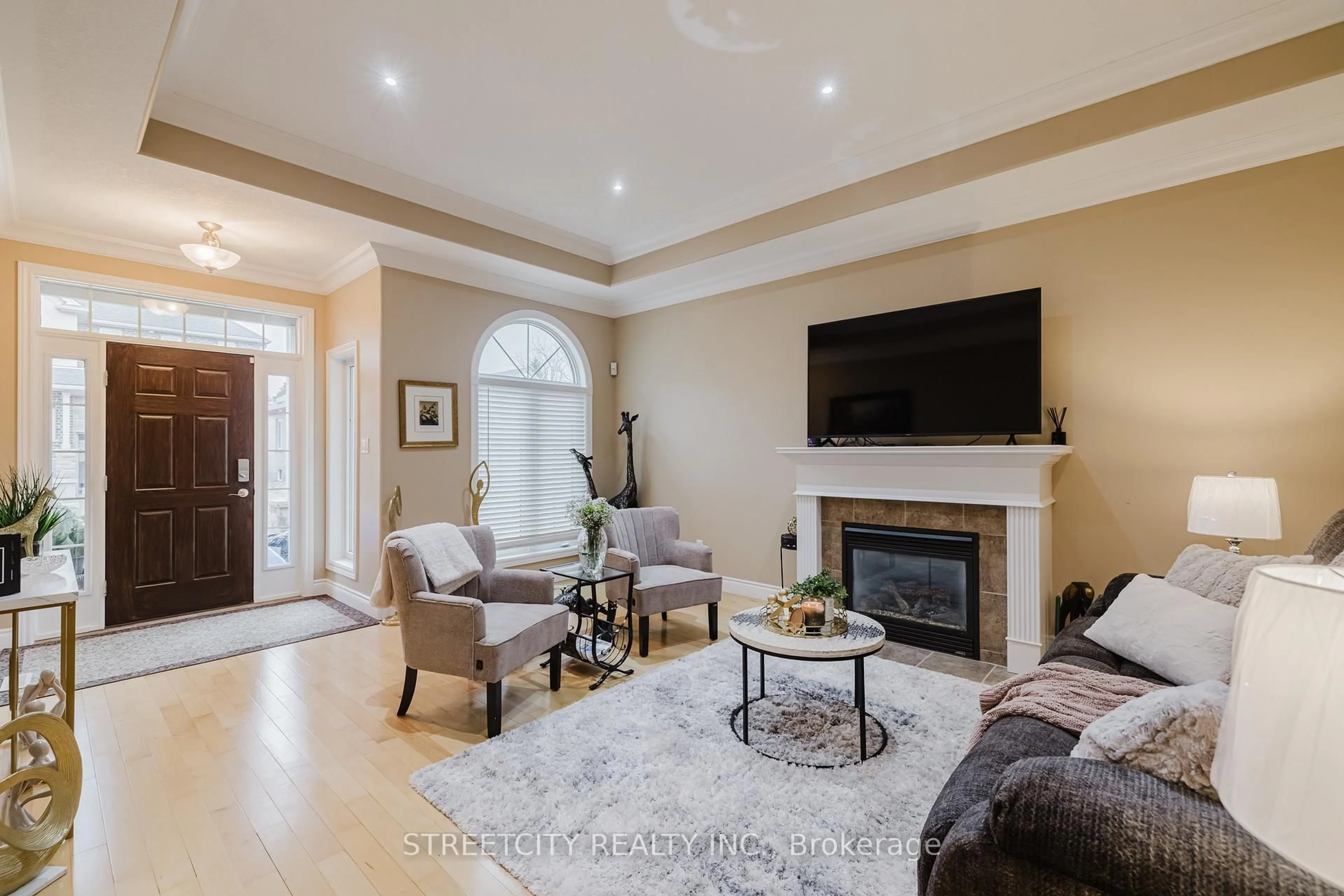 Living room with furniture, unknown for 2615 COLONEL TALBOT Rd #15, London South Ontario N6K 5B4