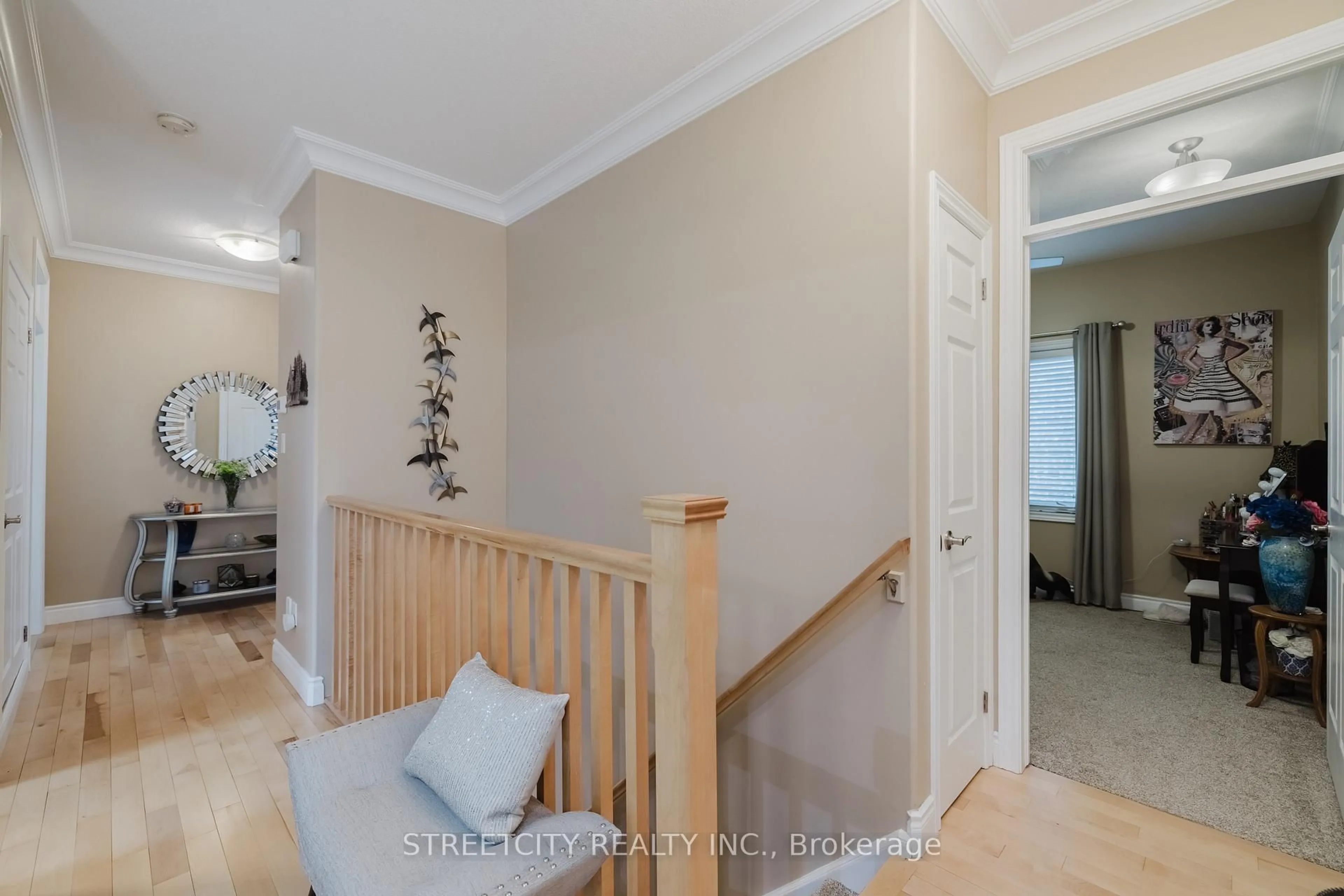 Indoor entryway for 2615 COLONEL TALBOT Rd #15, London South Ontario N6K 5B4