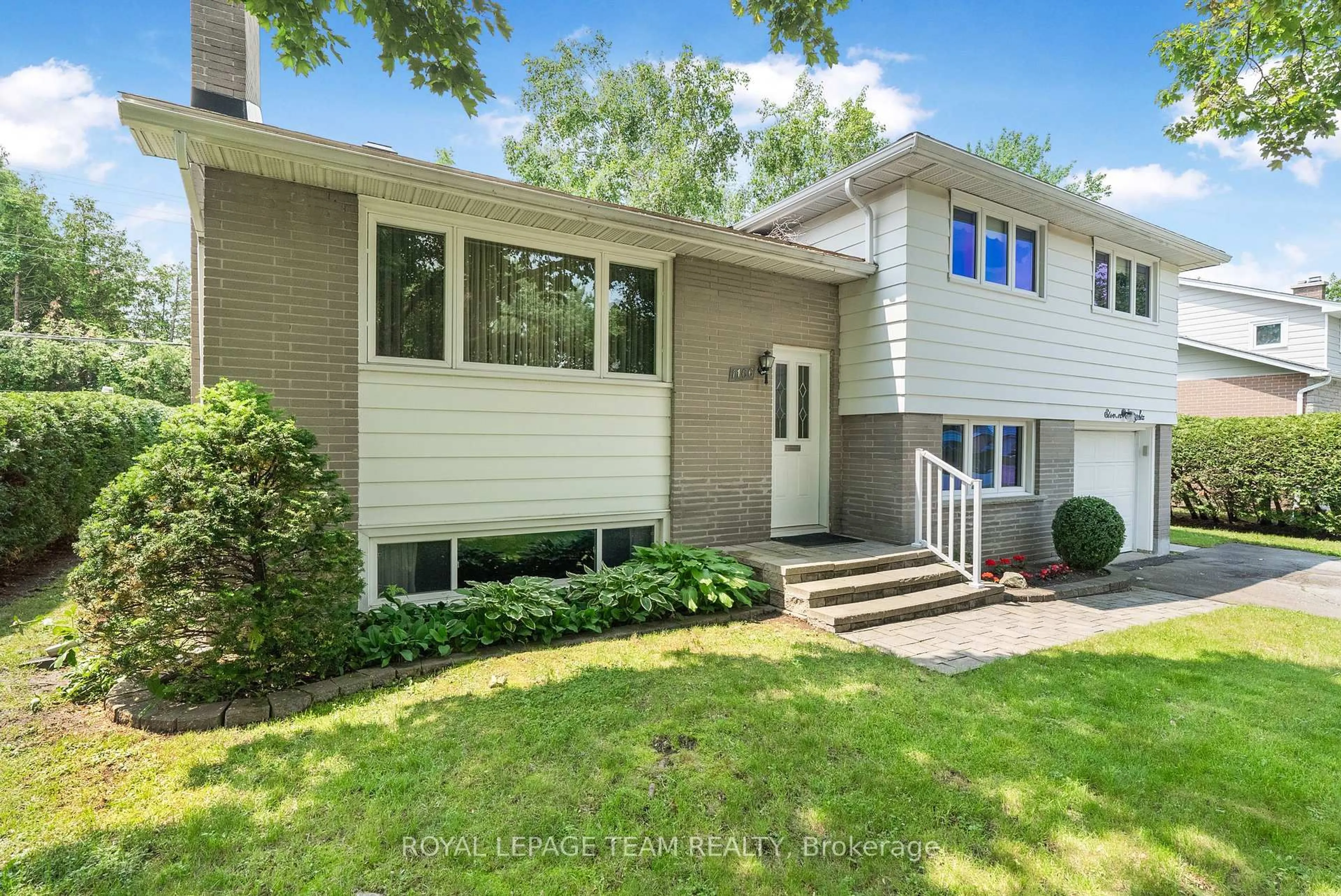 Home with vinyl exterior material, street for 1166 Castle Hill Cres, Ottawa Ontario K2C 2A8
