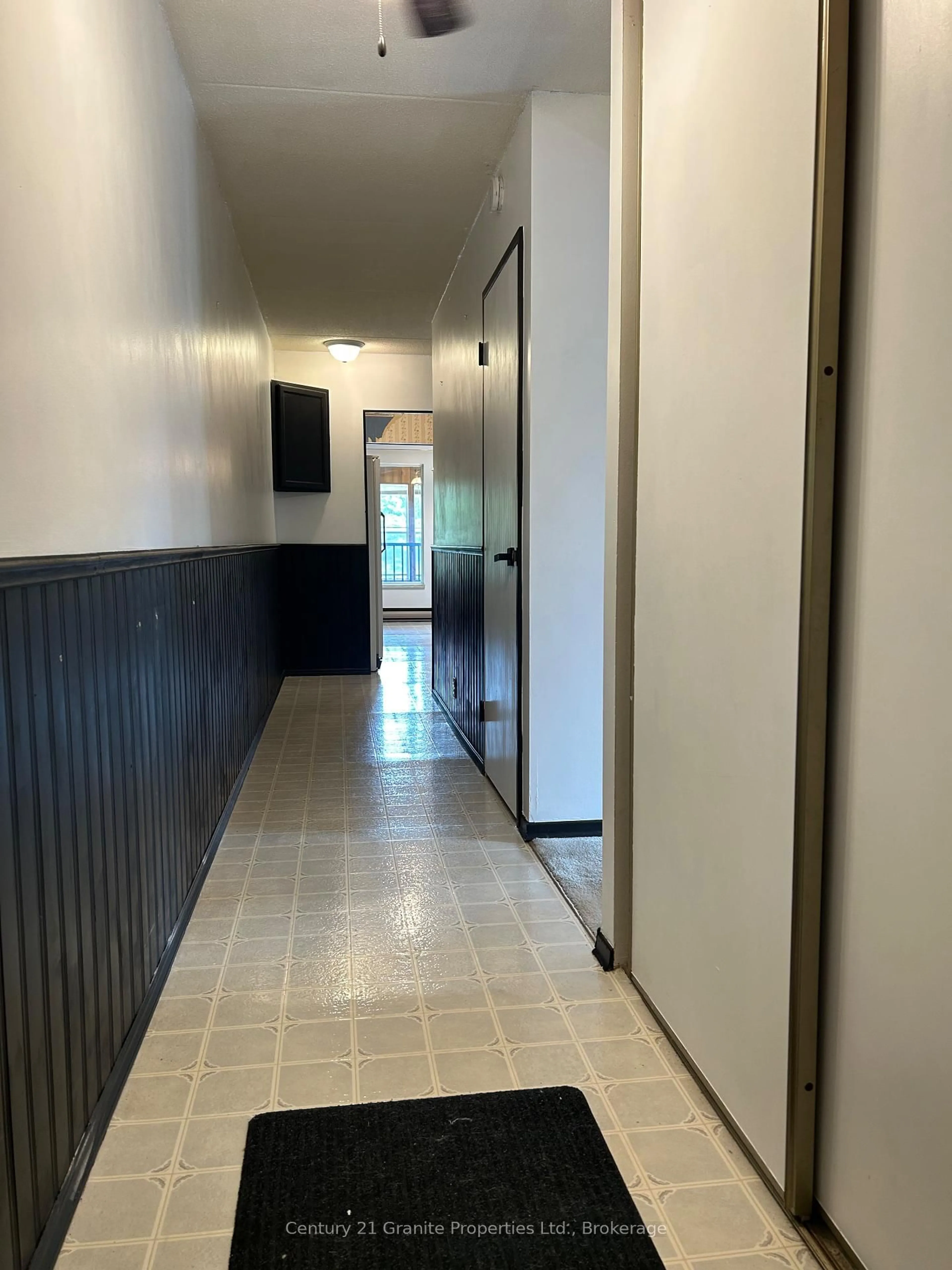 Indoor foyer for 200 Beaconview Hts #306, Parry Sound Ontario P2A 2E1
