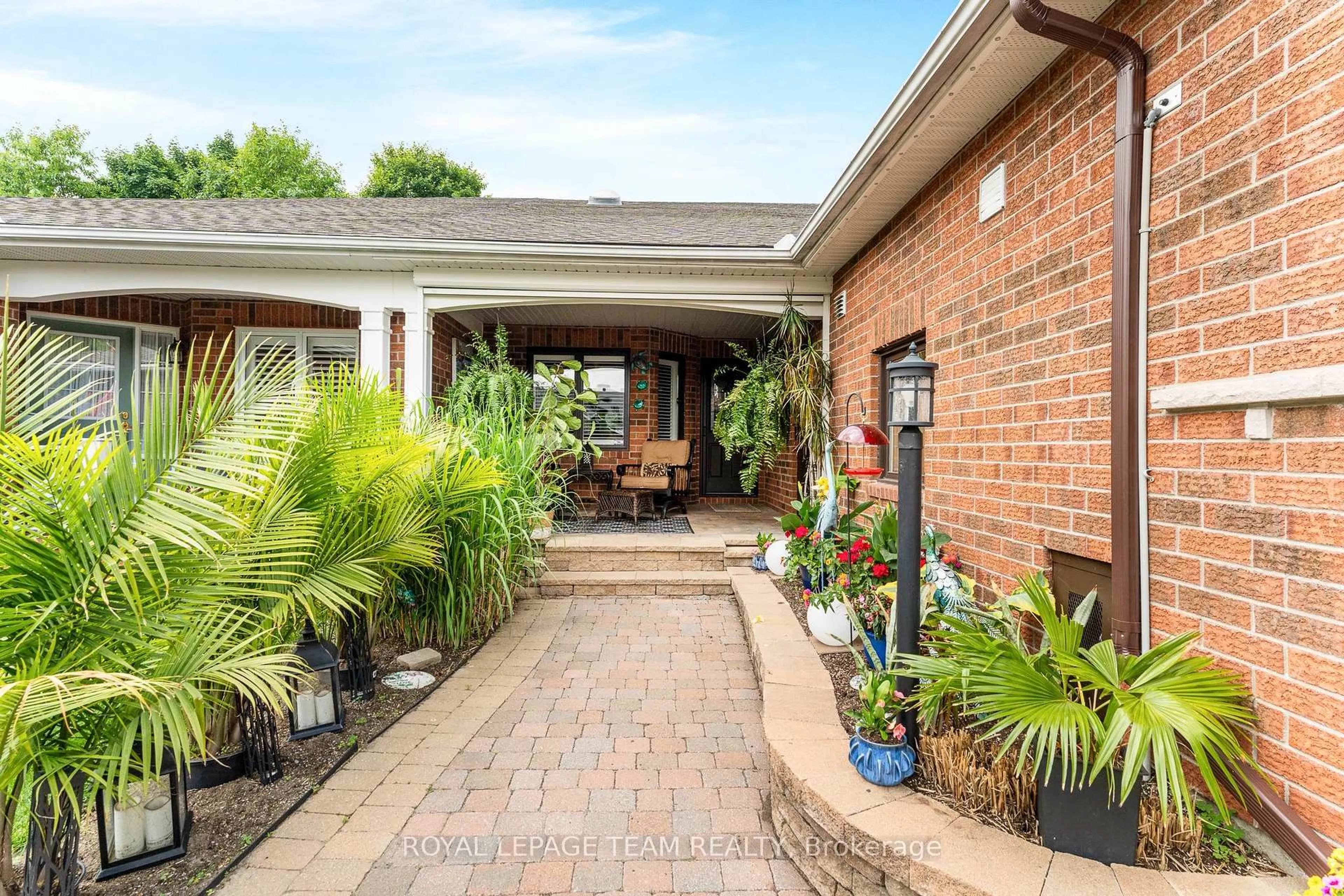 Patio, street for 58 Nighthawk Cres, Kanata Ontario K2M 2X6