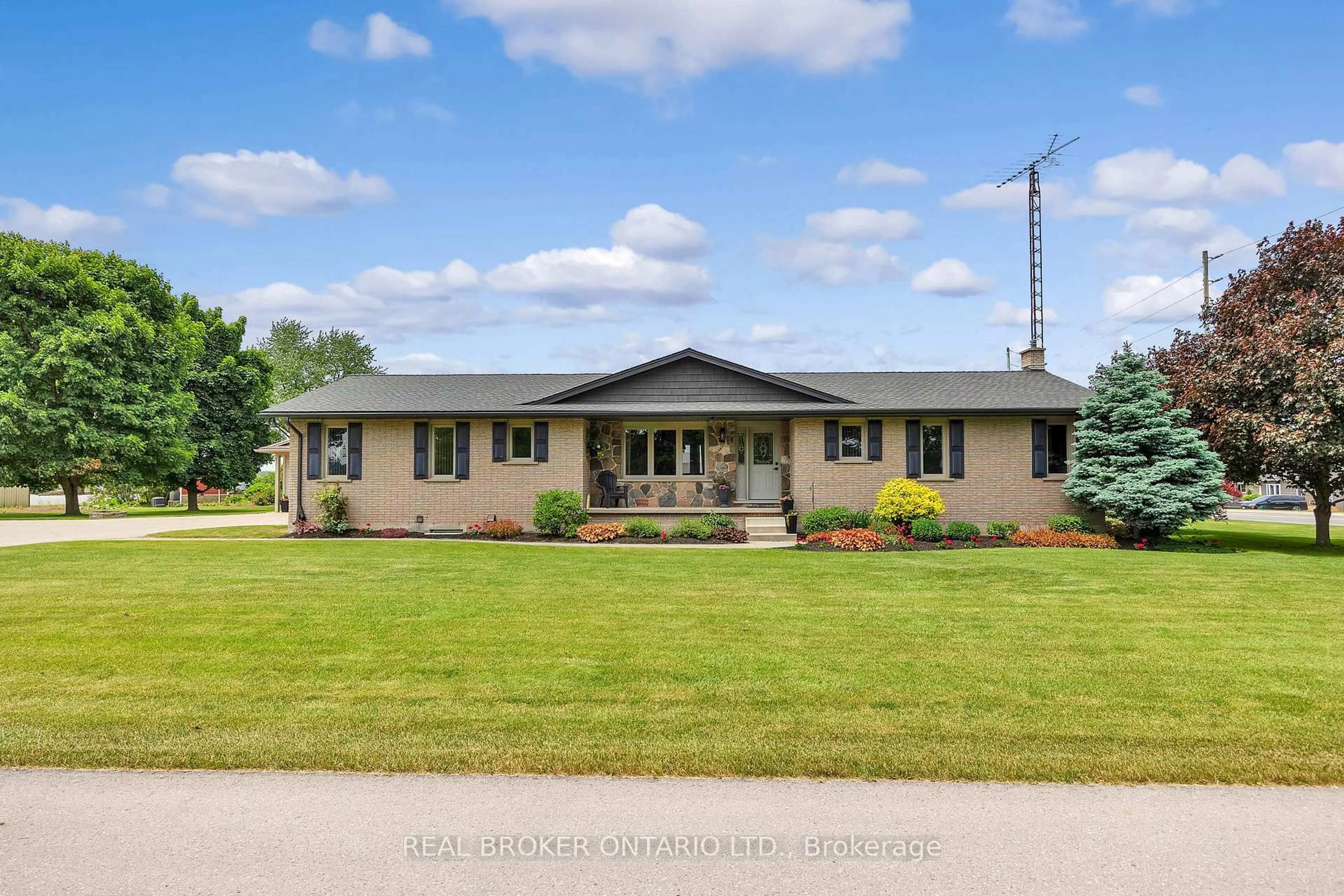 Home with vinyl exterior material, unknown for 1 Shantz Pl, Wellesley Ontario N0B 2S0