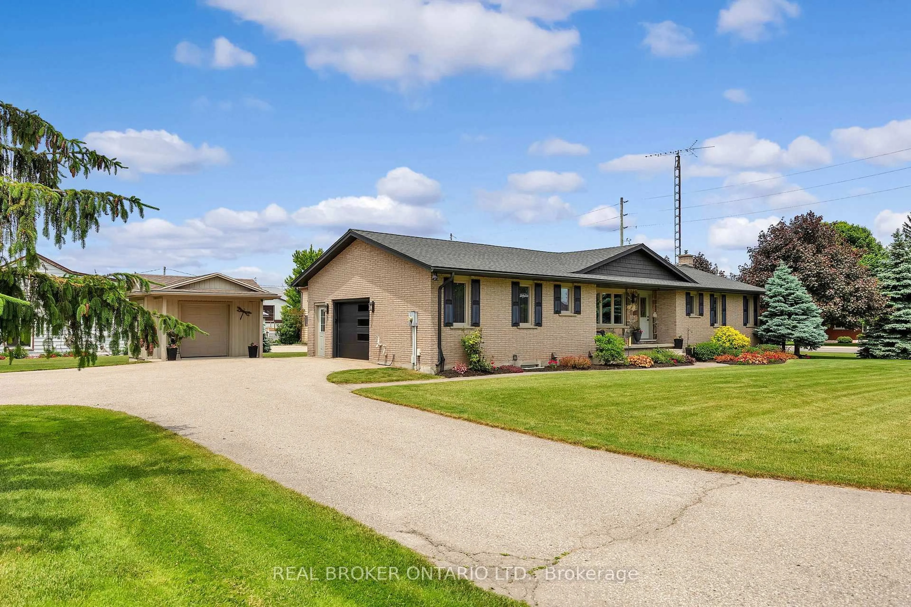 A pic from outside/outdoor area/front of a property/back of a property/a pic from drone, street for 1 Shantz Pl, Wellesley Ontario N0B 2S0