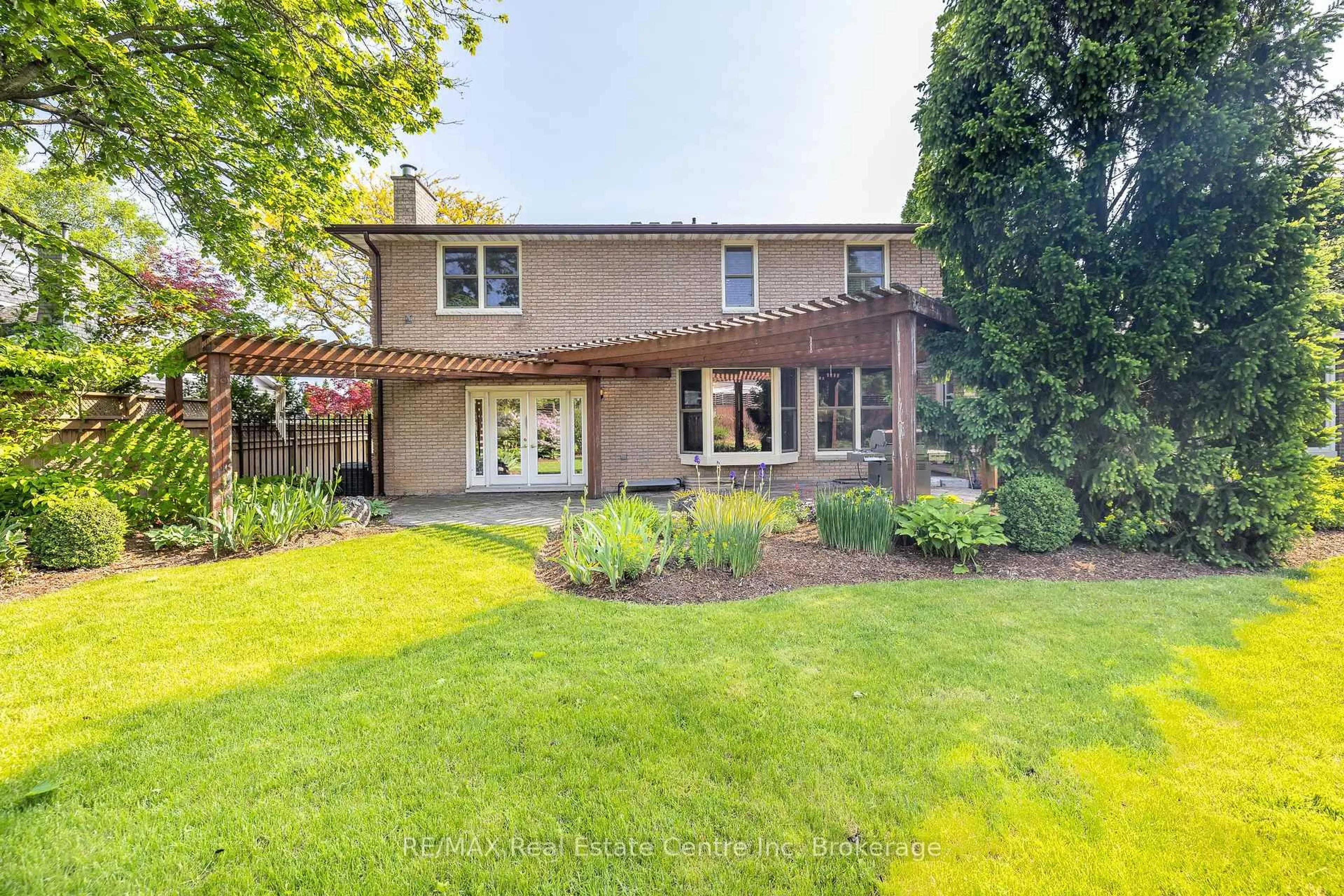 Unknown for 27 Colborn St, Guelph Ontario N1G 2M4