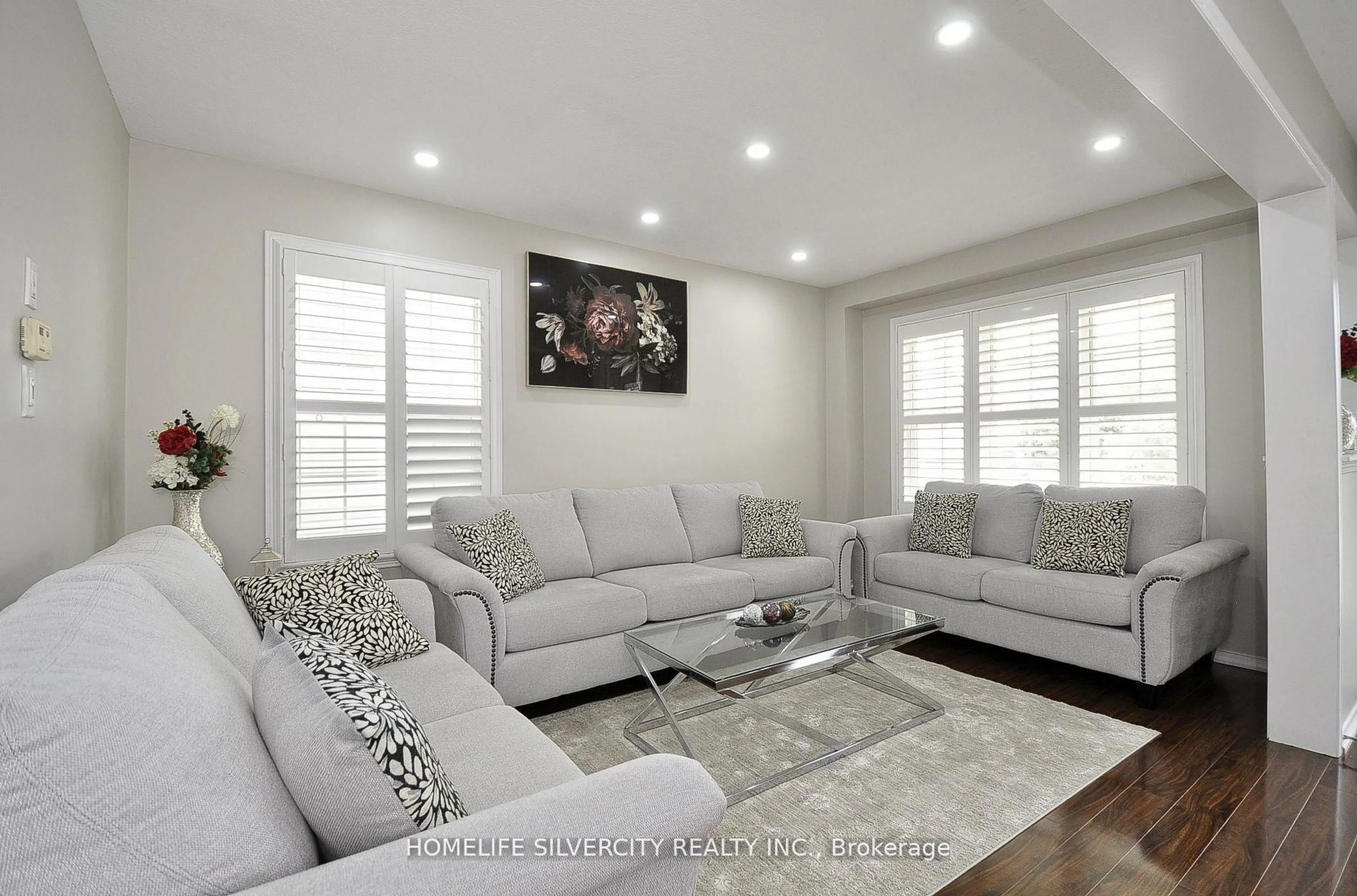 Living room with furniture, unknown for 178 Hunter Way, Brantford Ontario N3T 0A6