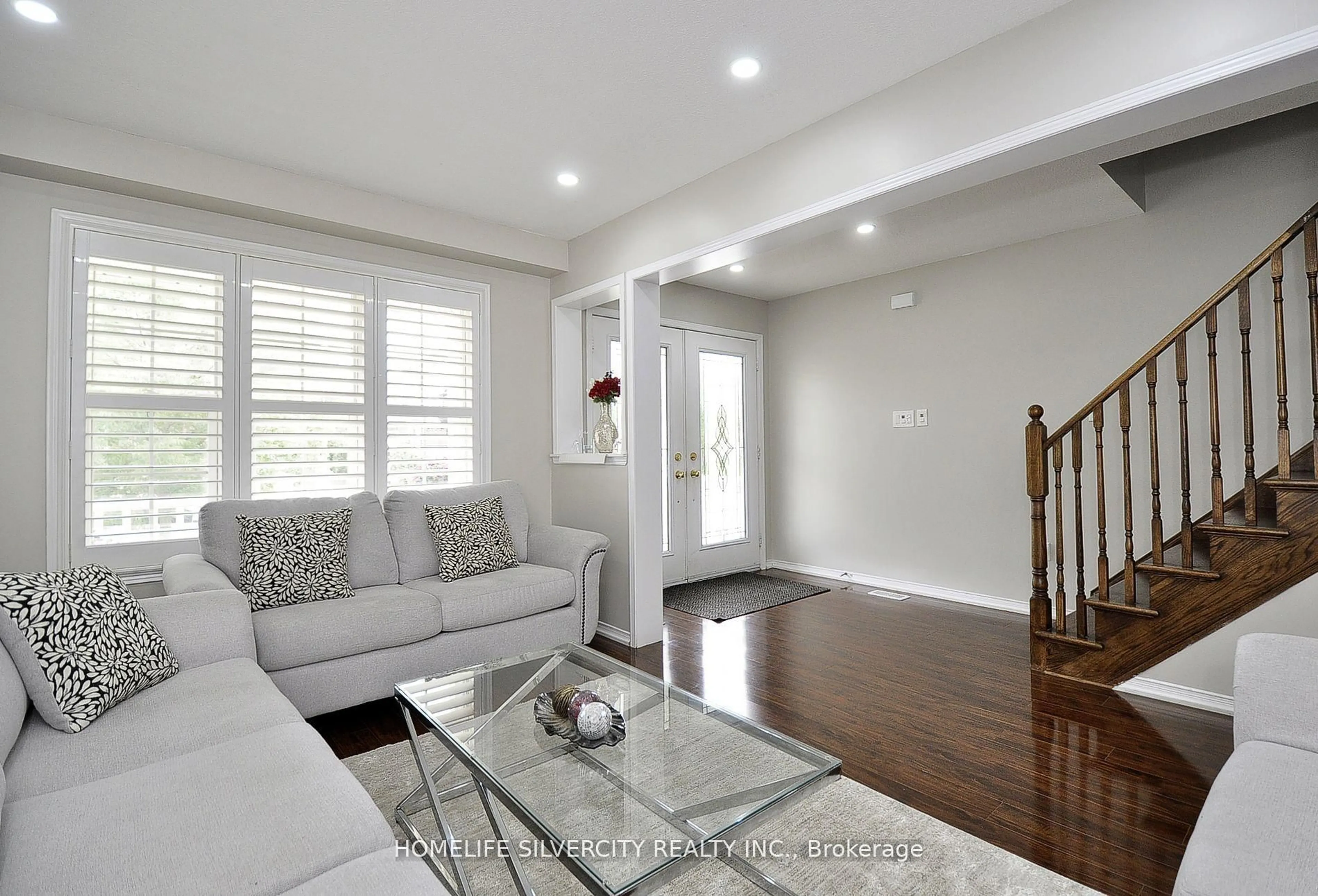Living room with furniture, unknown for 178 Hunter Way, Brantford Ontario N3T 0A6