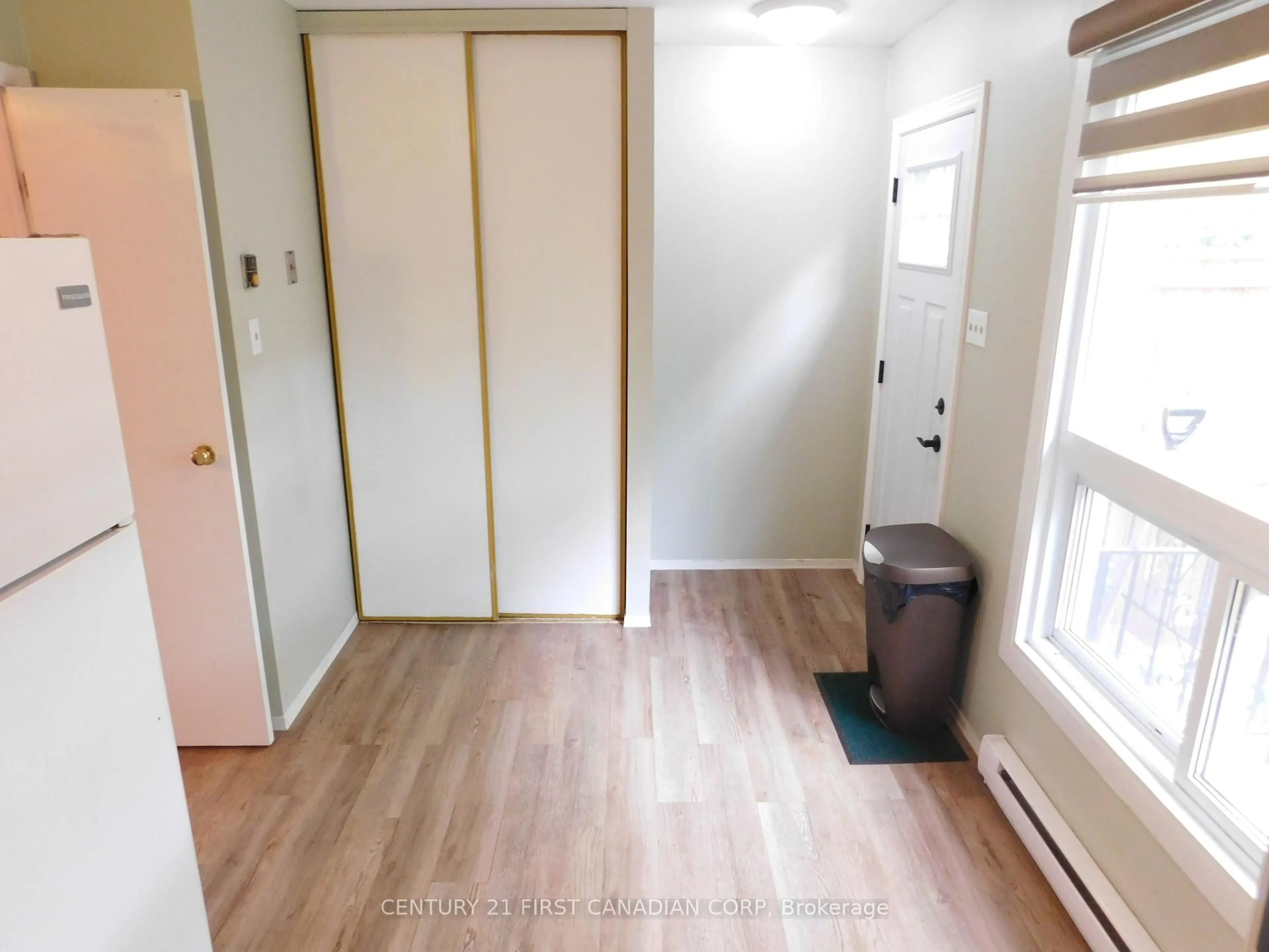 Indoor entryway for 253 Taylor St #22, London East Ontario N5Y 2J6