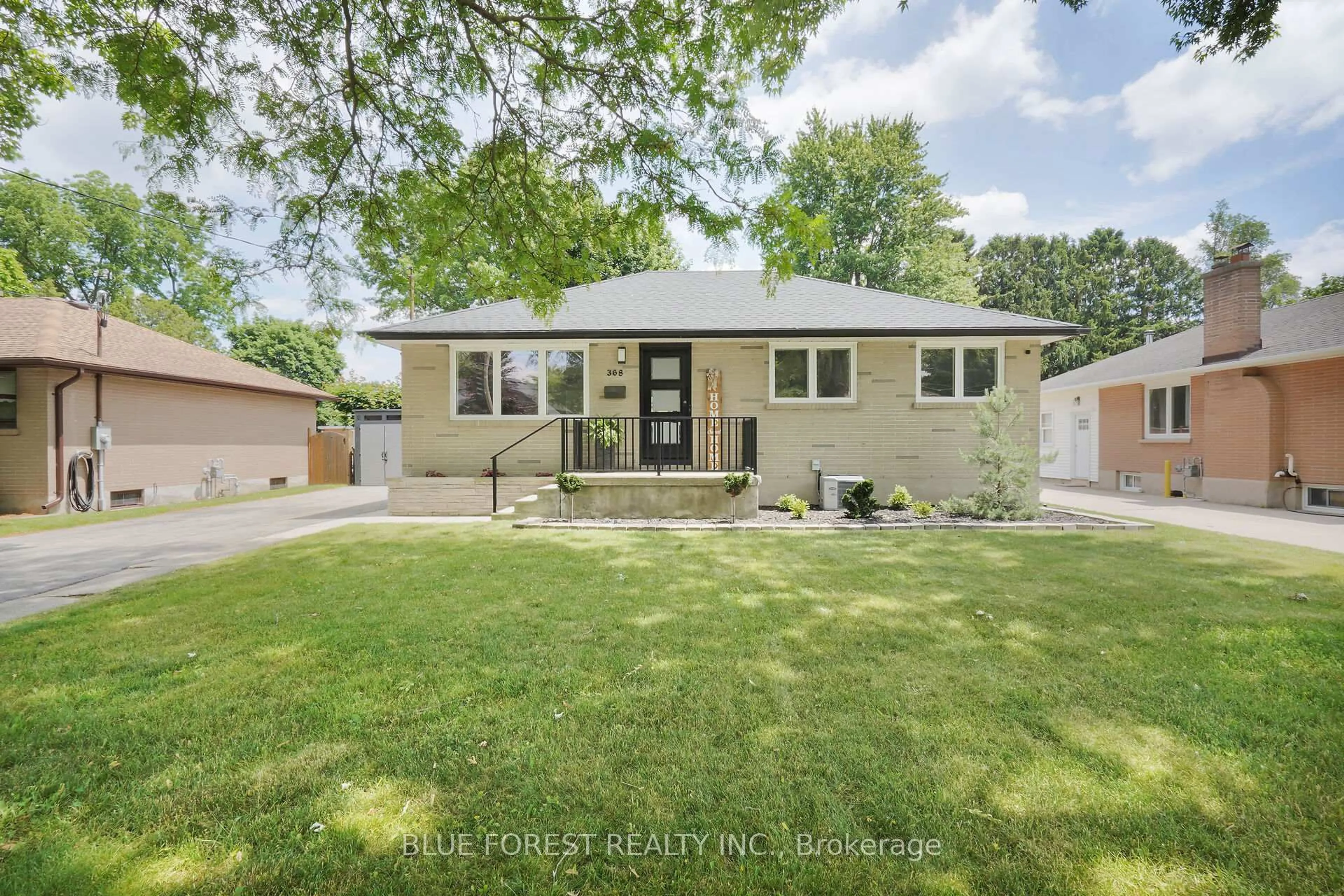 Home with vinyl exterior material, street for 368 Griffith St, London South Ontario N6K 2S2