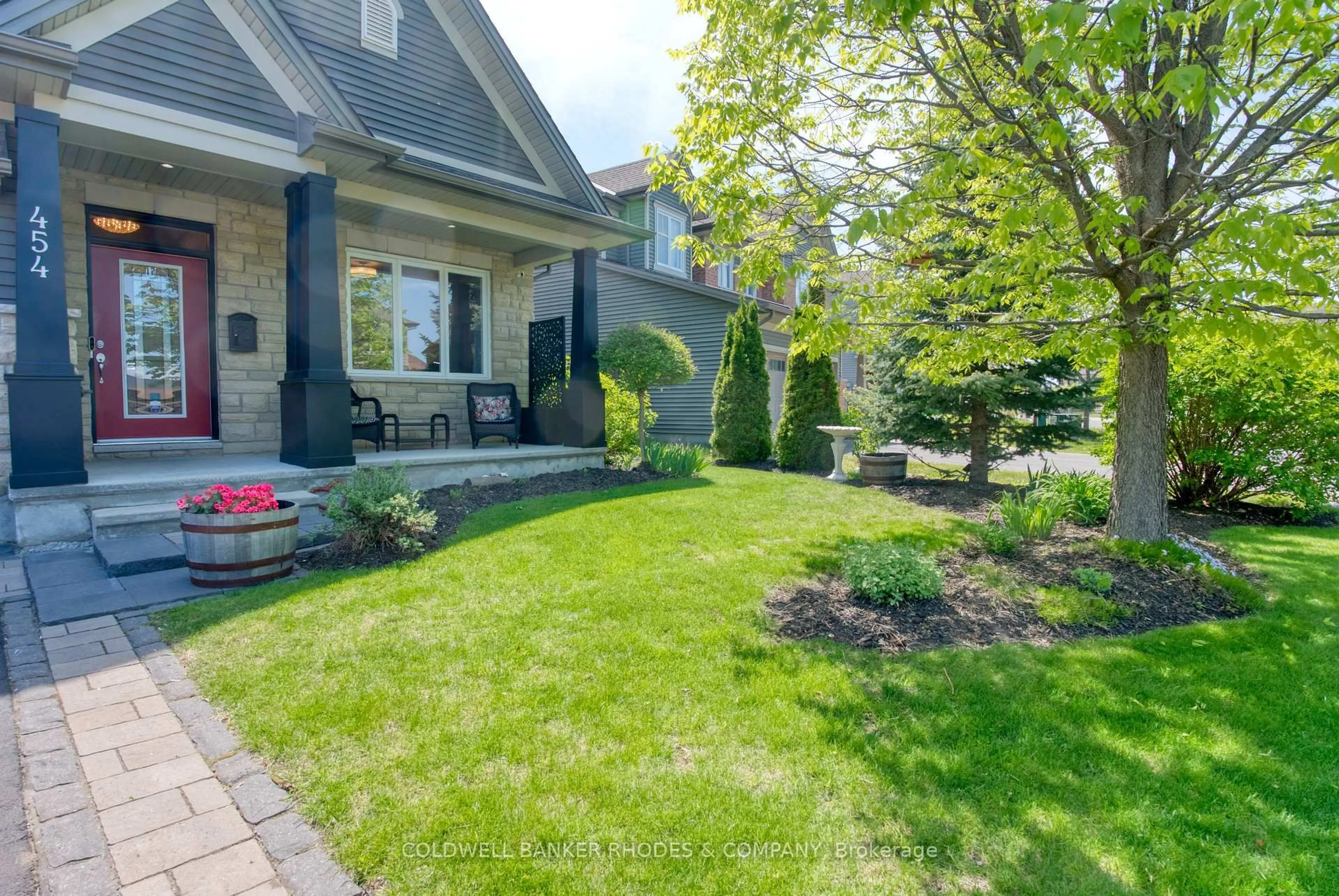Patio, street for 454 Creekview Way, Ottawa Ontario K1T 0J5