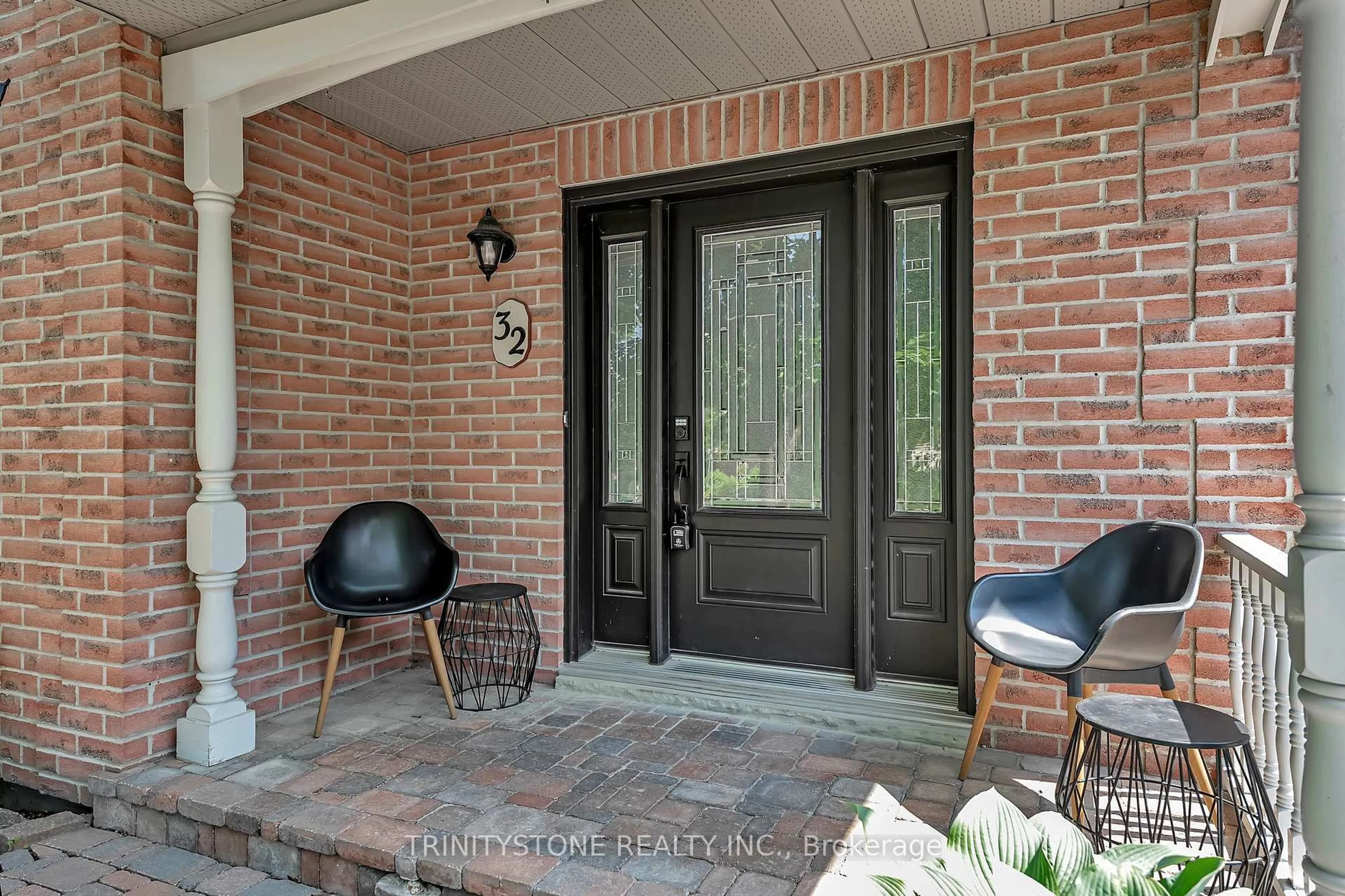 Indoor entryway for 32 Kyle Ave, Stittsville Ontario K2S 1G9