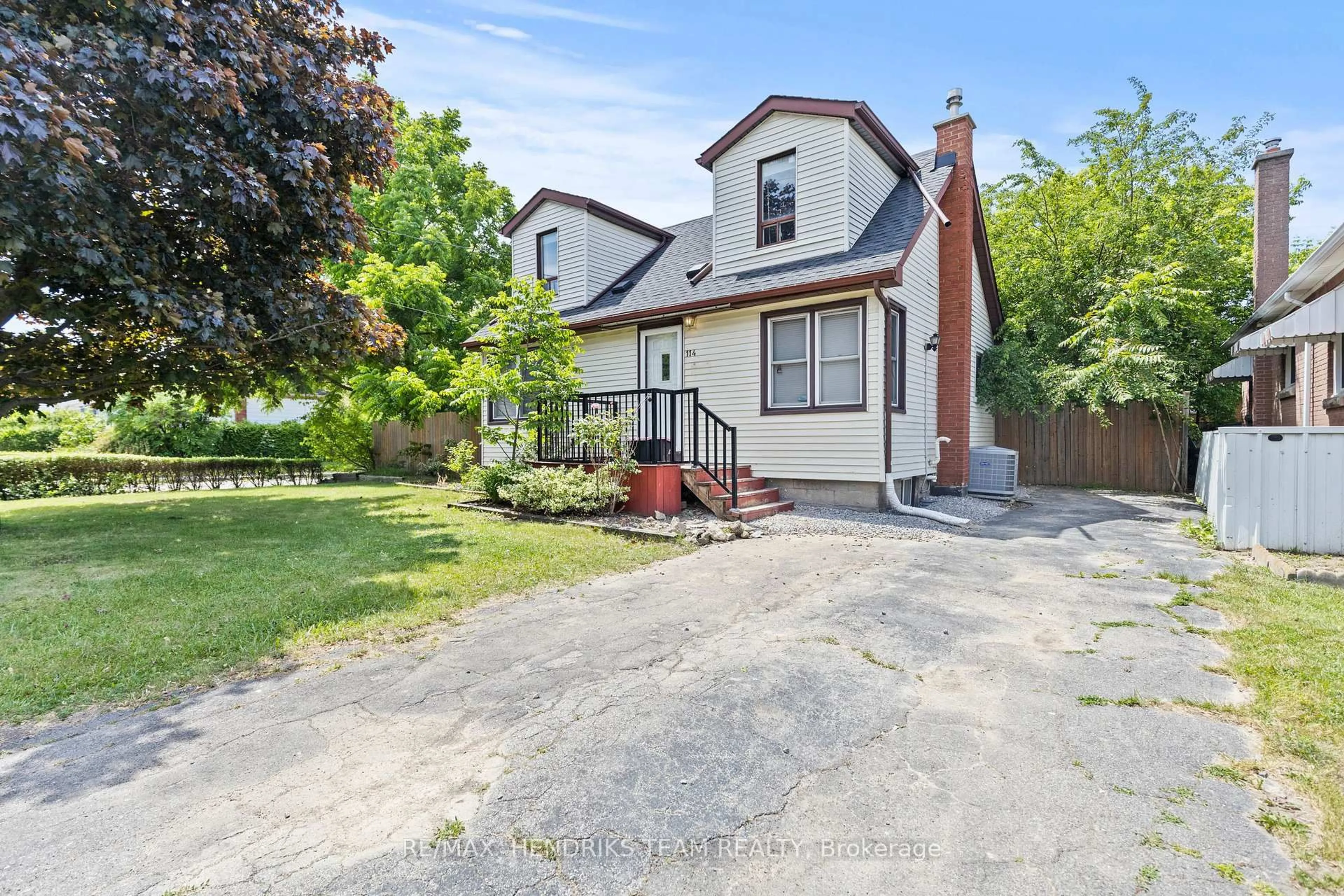 A pic from outside/outdoor area/front of a property/back of a property/a pic from drone, street for 114 Dodson St, Hamilton Ontario L9A 3K9