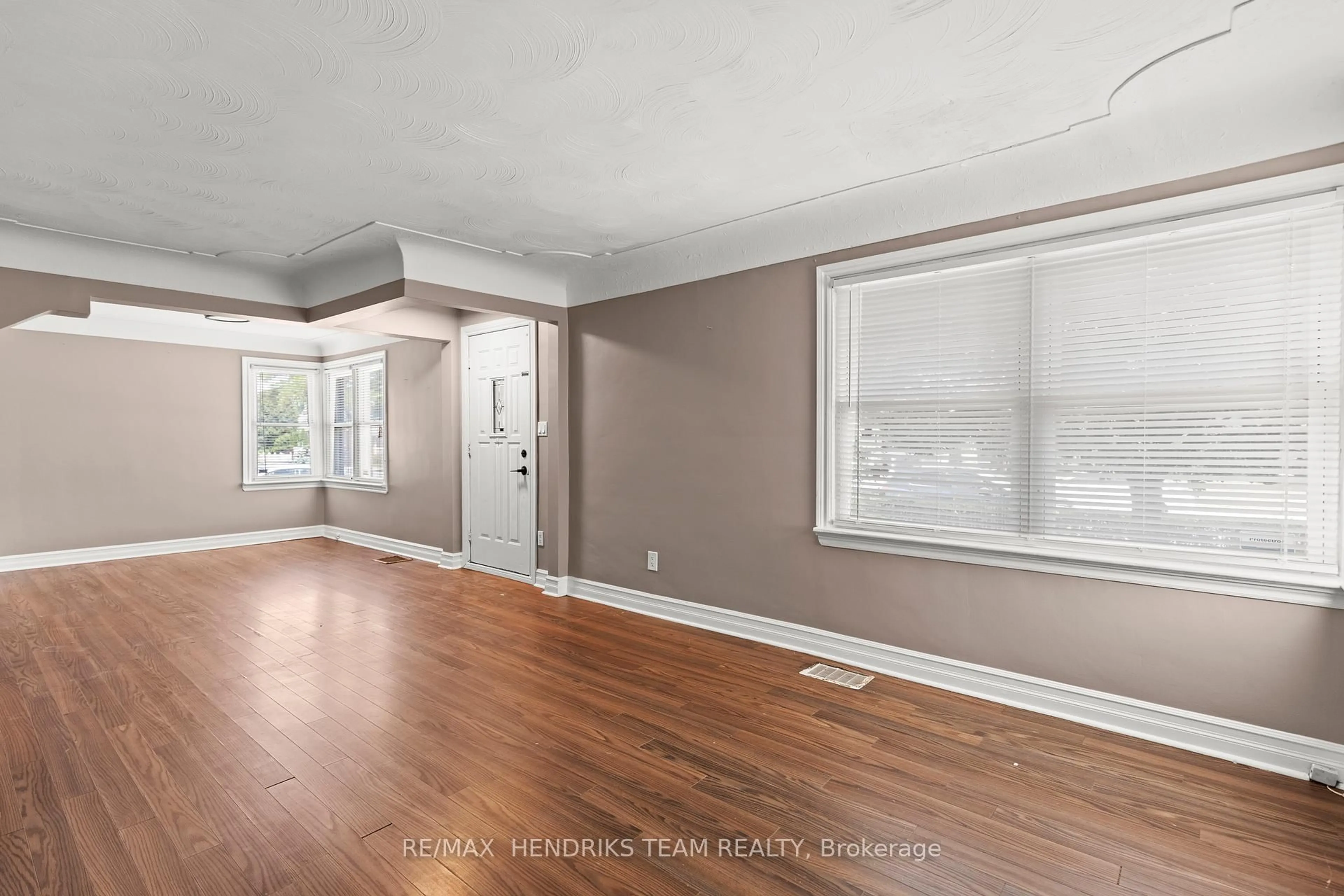A pic of a room for 114 Dodson St, Hamilton Ontario L9A 3K9