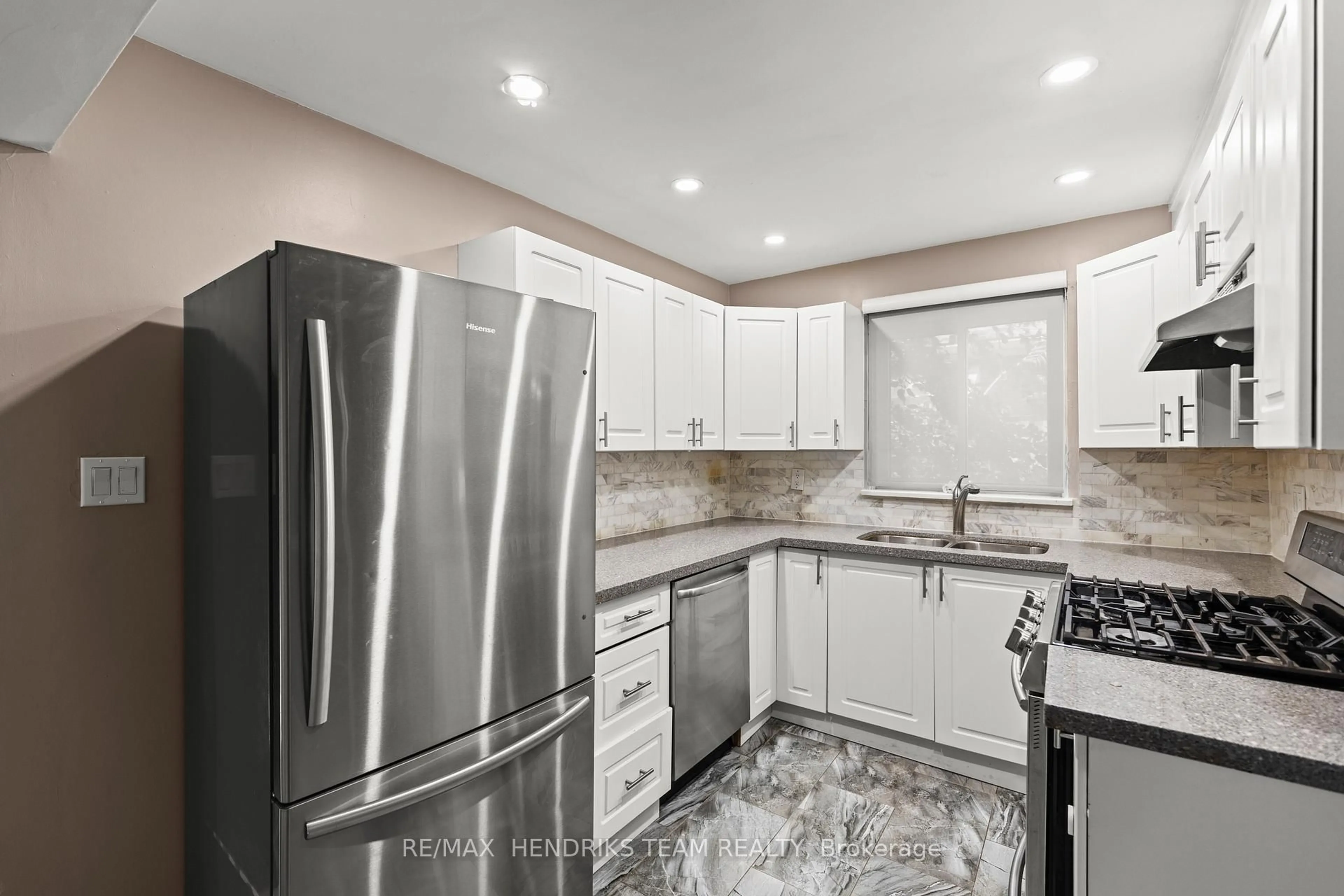 Standard kitchen, ceramic/tile floor for 114 Dodson St, Hamilton Ontario L9A 3K9