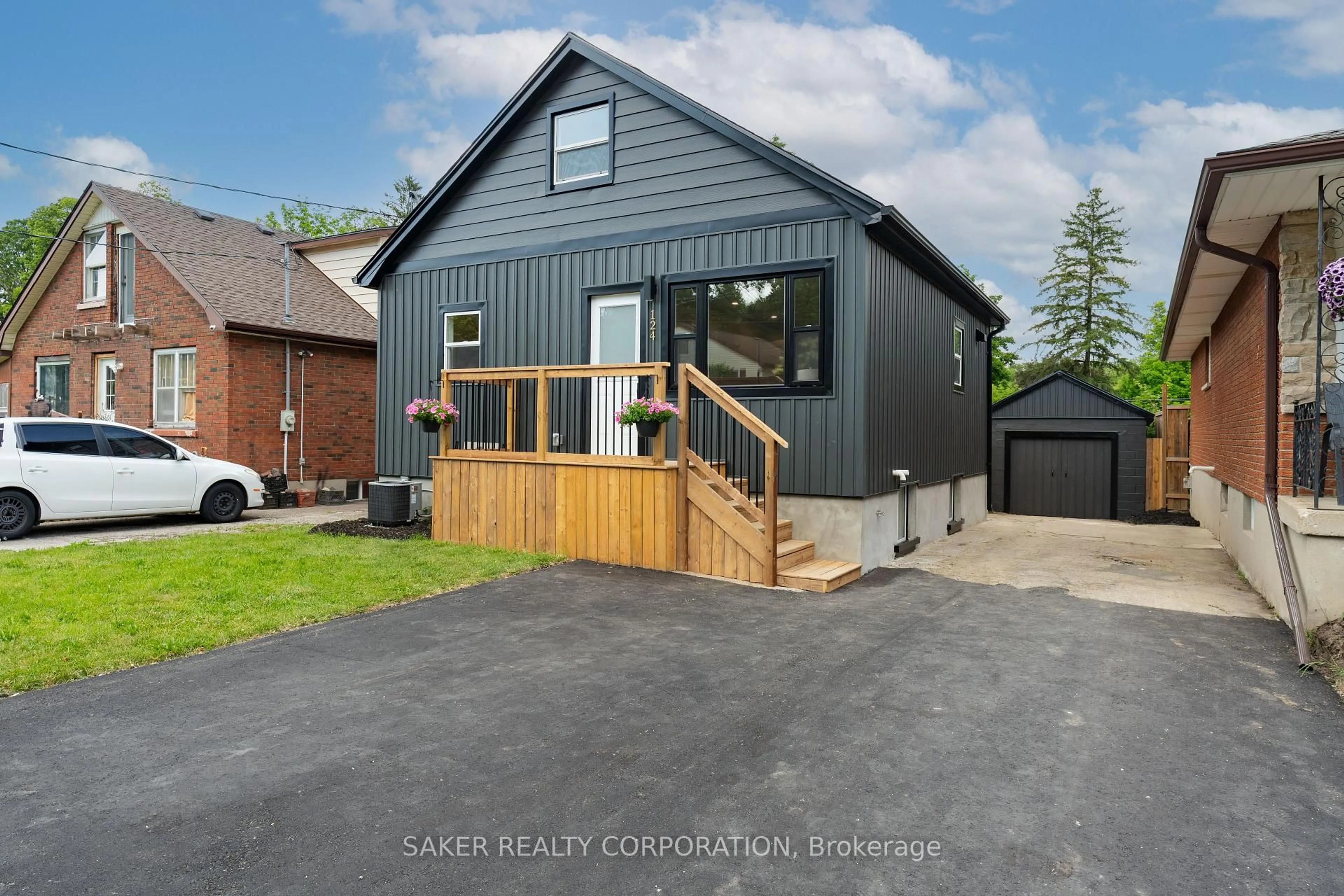 A pic from outside/outdoor area/front of a property/back of a property/a pic from drone, street for 124 Emery St, London South Ontario N6J 1S1