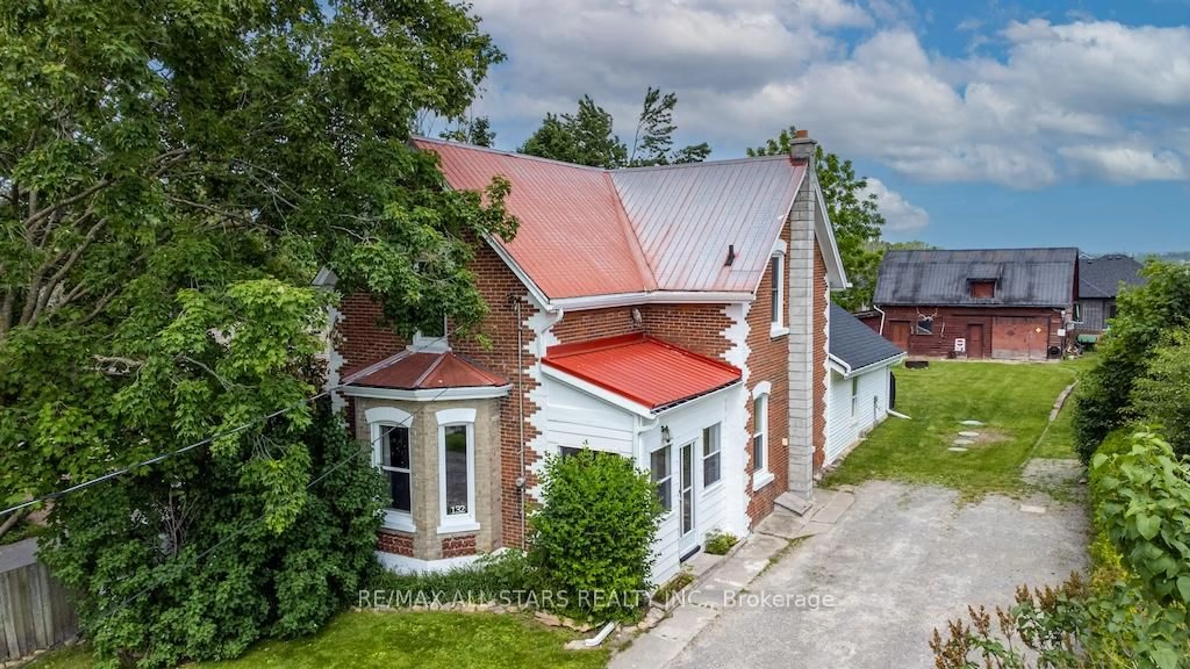 A pic from outside/outdoor area/front of a property/back of a property/a pic from drone, building for 132 King St, Kawartha Lakes Ontario K0M 2T0
