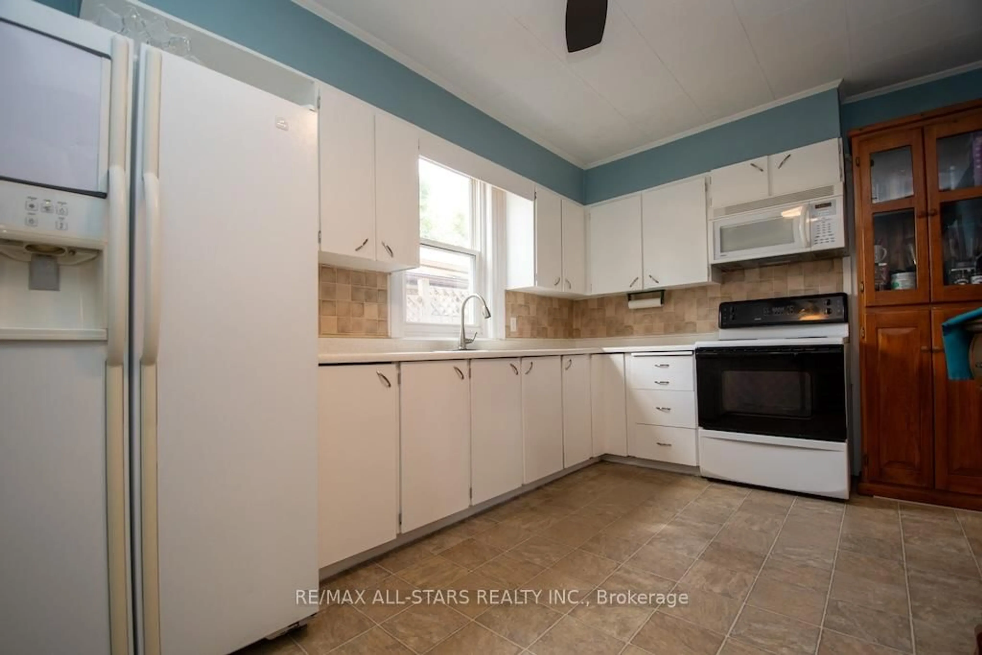 Standard kitchen, ceramic/tile floor for 132 King St, Kawartha Lakes Ontario K0M 2T0