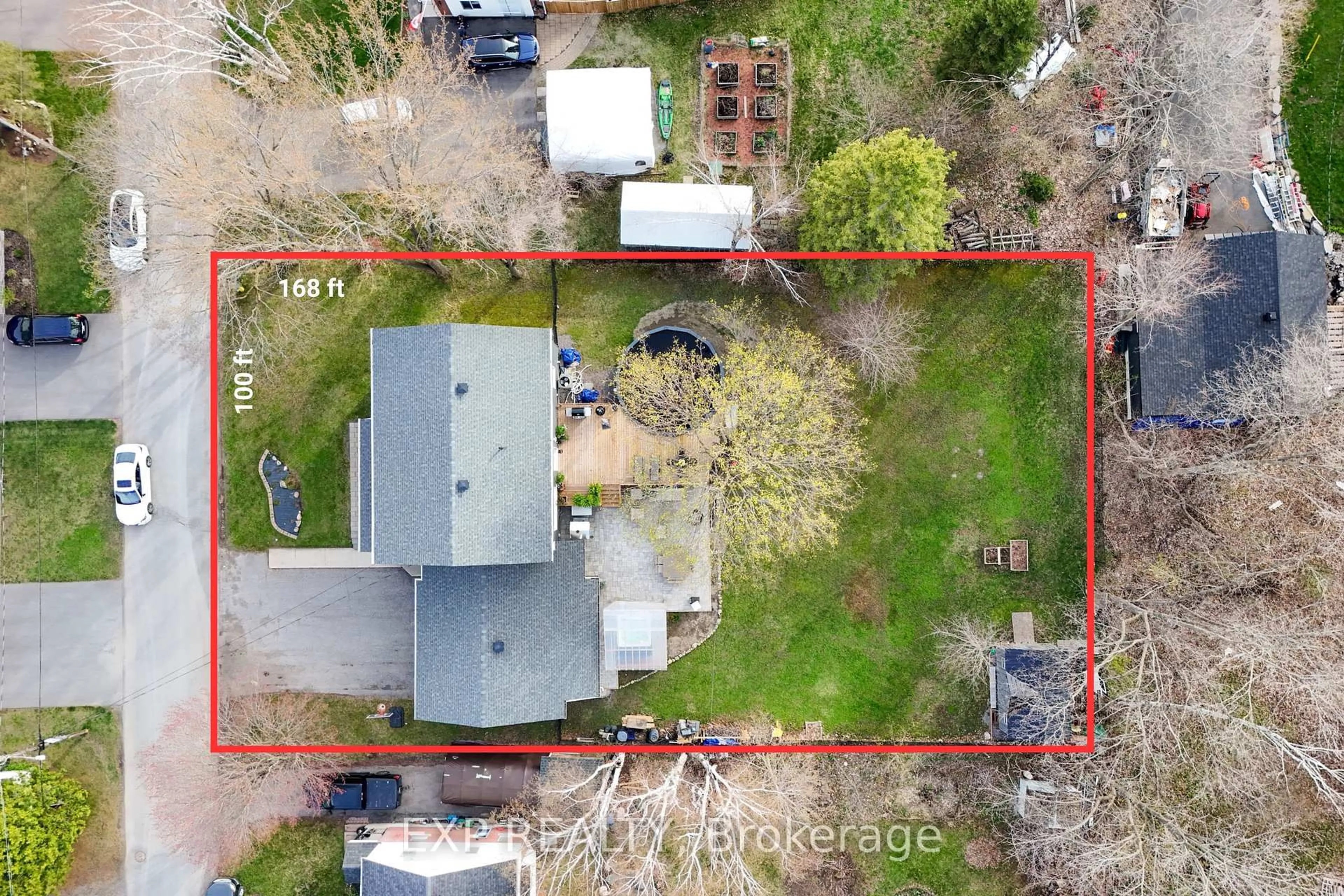 A pic from outside/outdoor area/front of a property/back of a property/a pic from drone, building for 15 Manchester St, Stittsville Ontario K2S 0R8