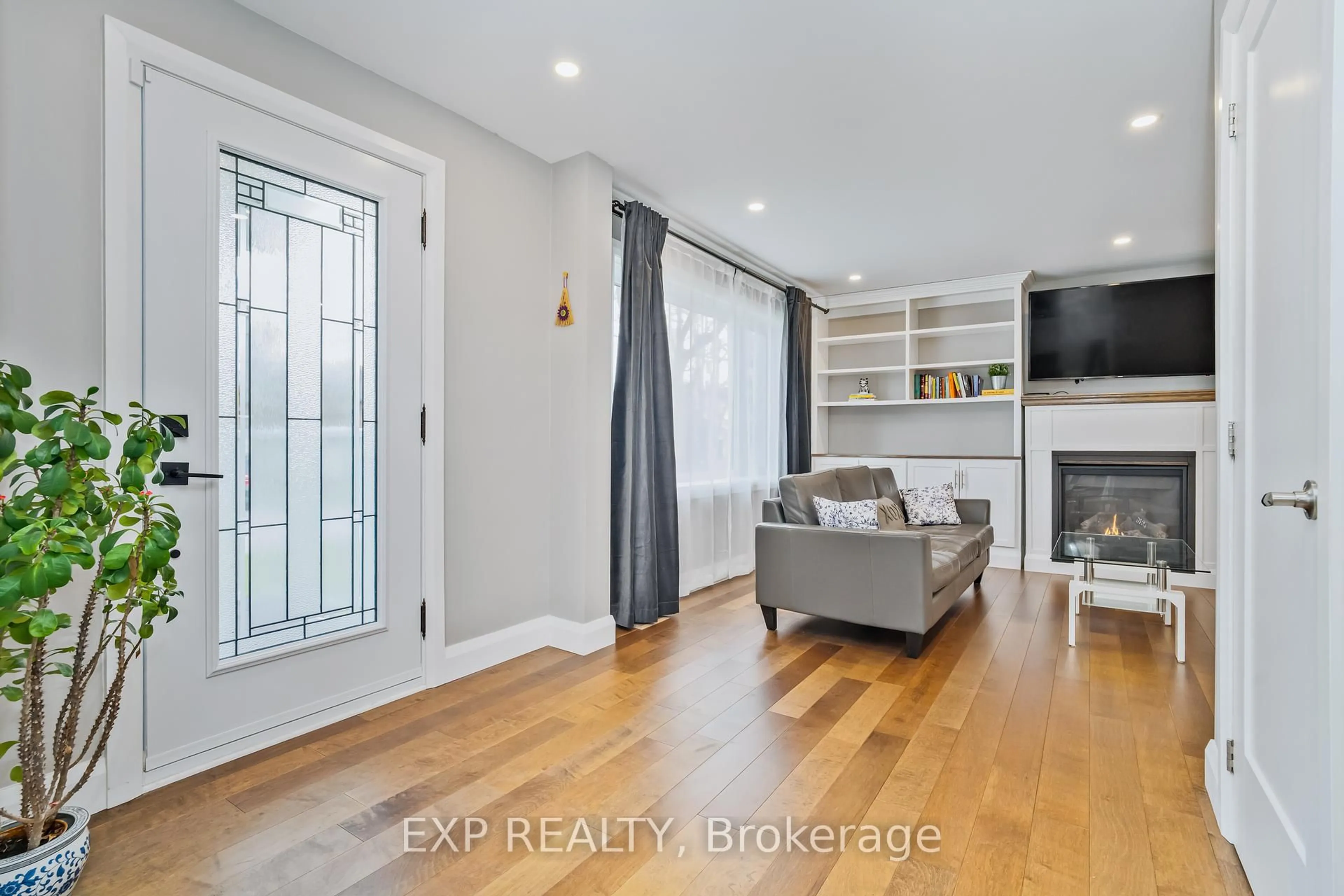 Unknown for 15 Manchester St, Stittsville Ontario K2S 0R8