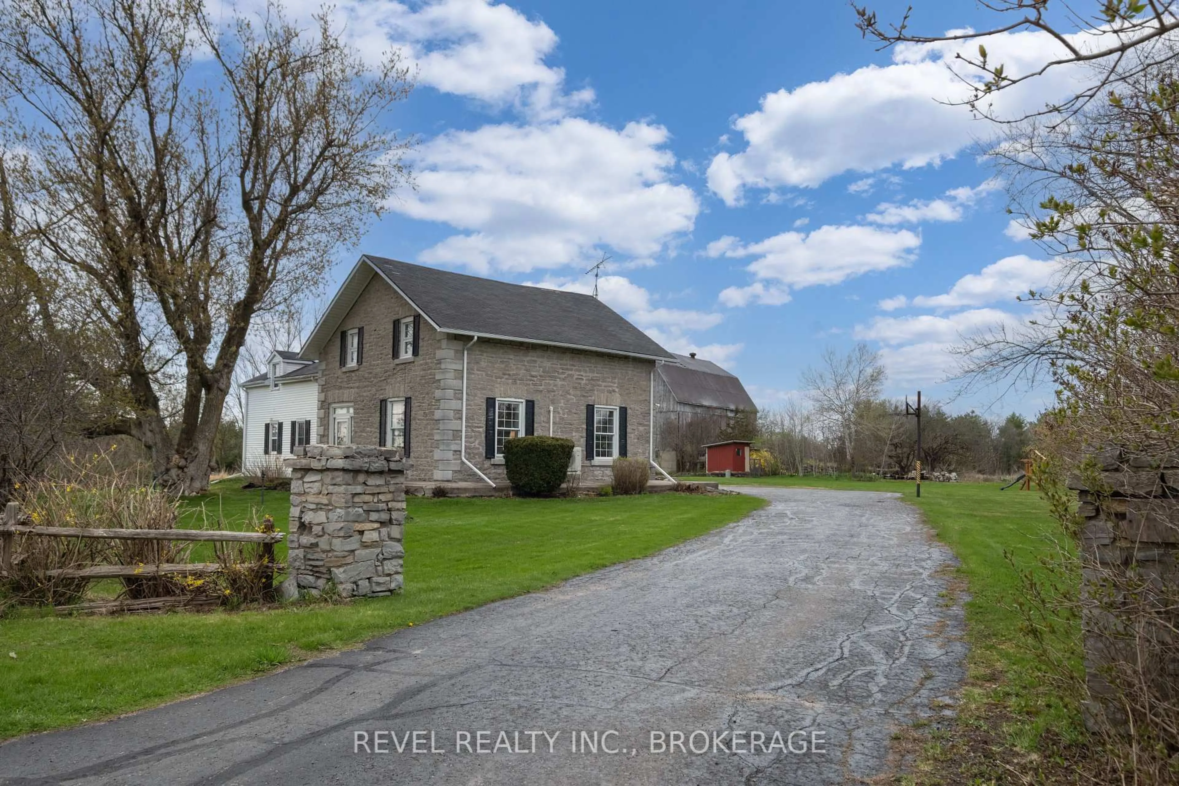 A pic from outside/outdoor area/front of a property/back of a property/a pic from drone, street for 2964 Highway 38, Mcdonalds Corners Ontario K0H 1M0