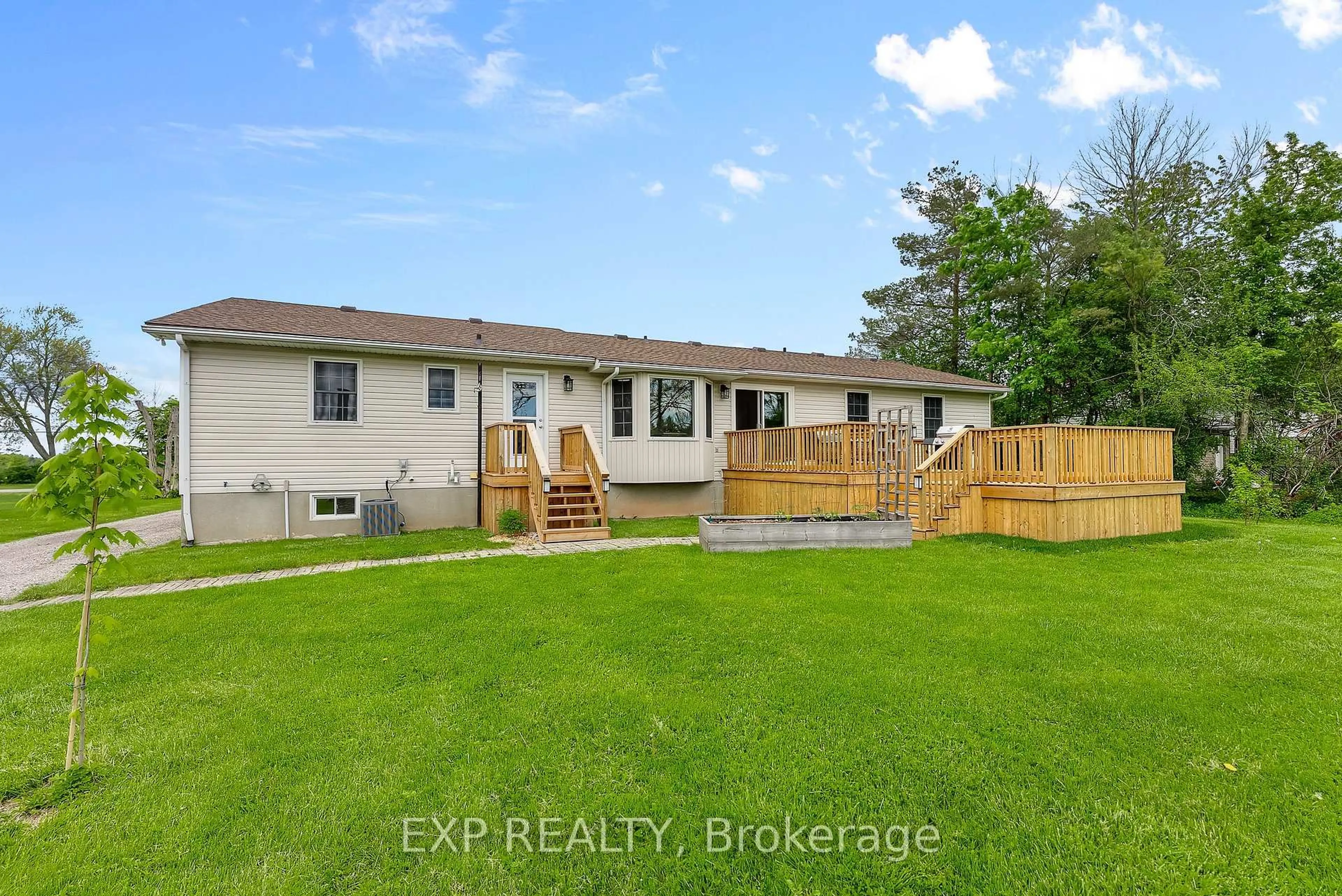 A pic from outside/outdoor area/front of a property/back of a property/a pic from drone, unknown for 3725 Nigh Rd, Fort Erie Ontario L0S 1N0