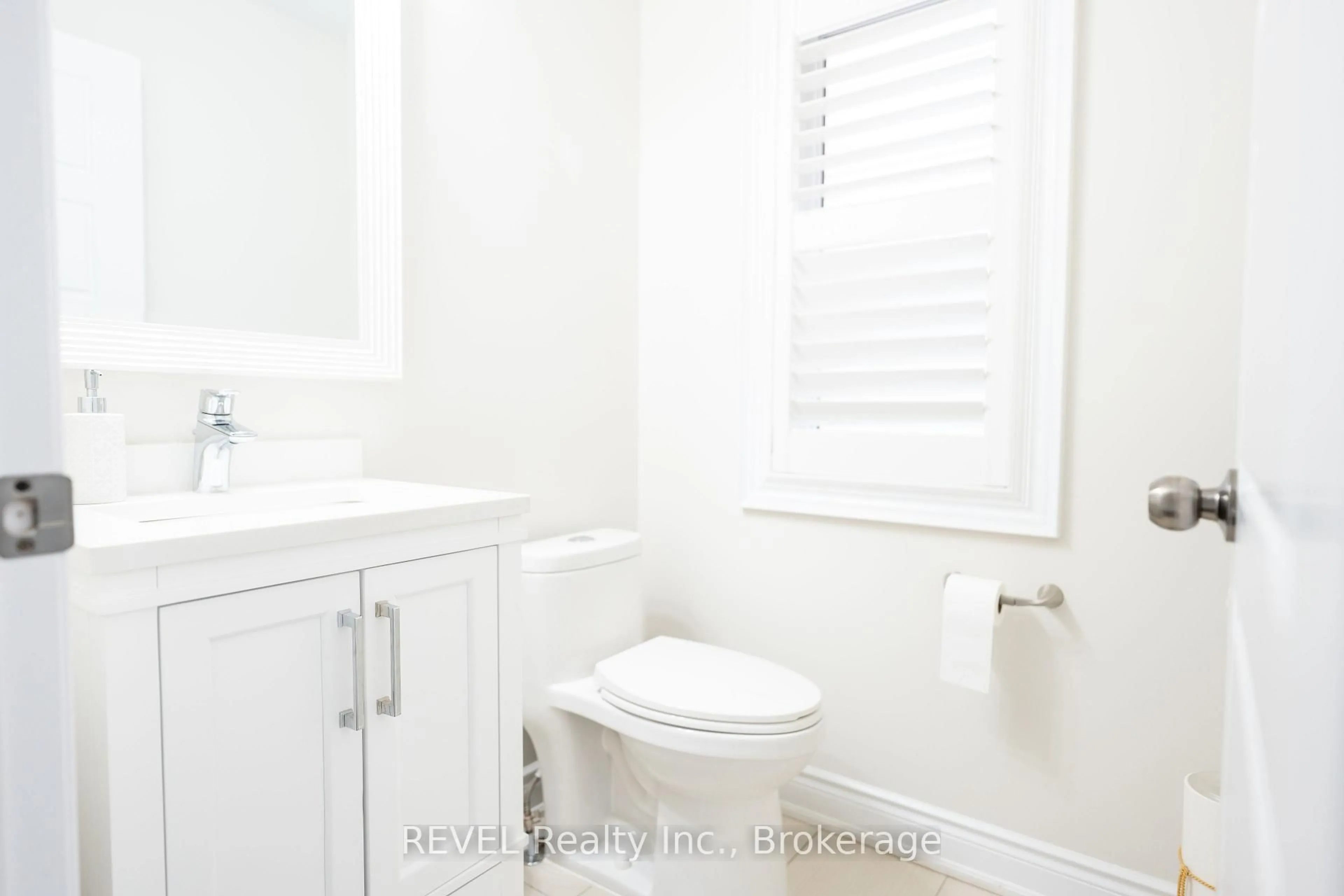 Standard bathroom, unknown for 8169 Blue Ash Lane, Niagara Falls Ontario L2N 0N8