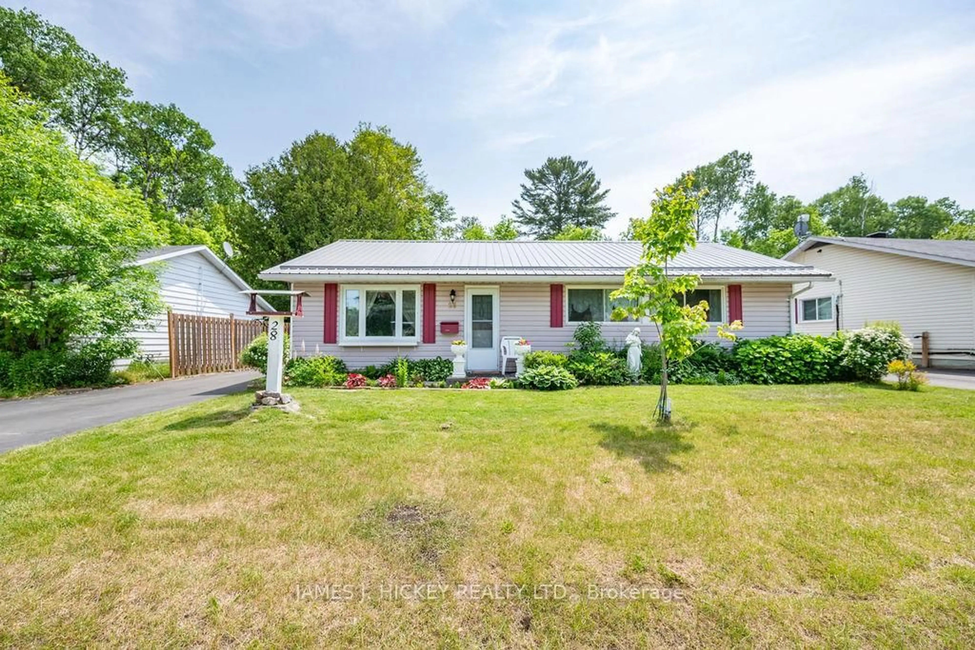 Home with vinyl exterior material, street for 28 Lasalle Dr, Deep River Ontario K0J 1P0