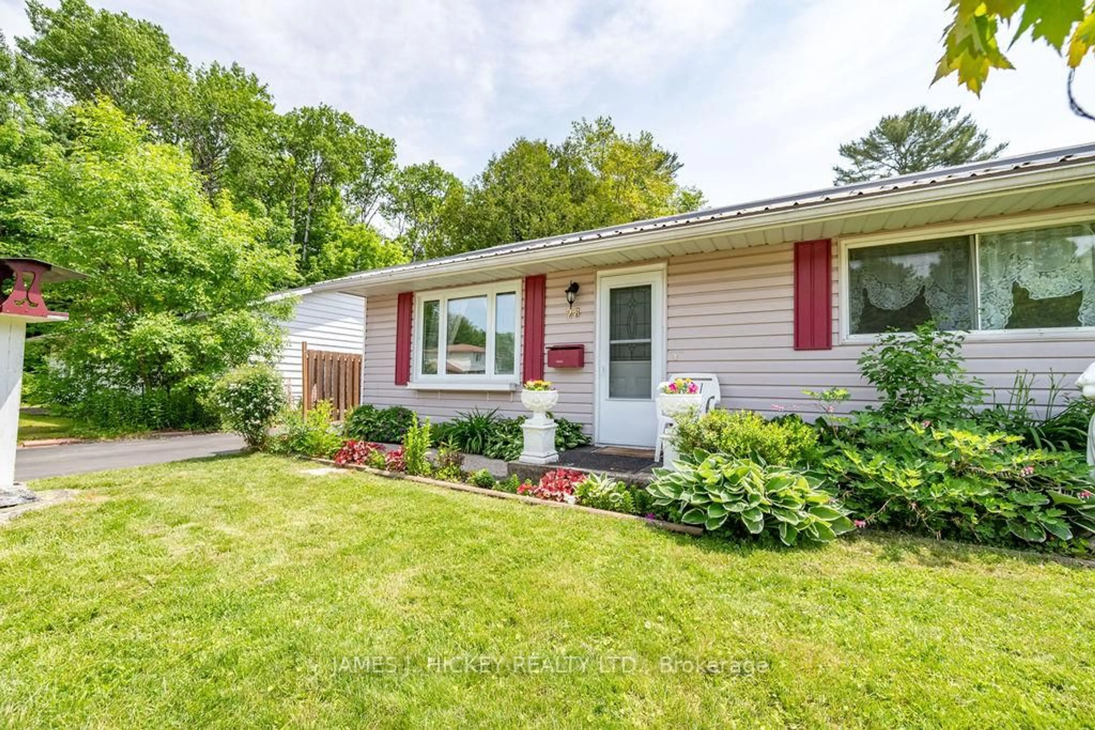 Home with vinyl exterior material, street for 28 Lasalle Dr, Deep River Ontario K0J 1P0
