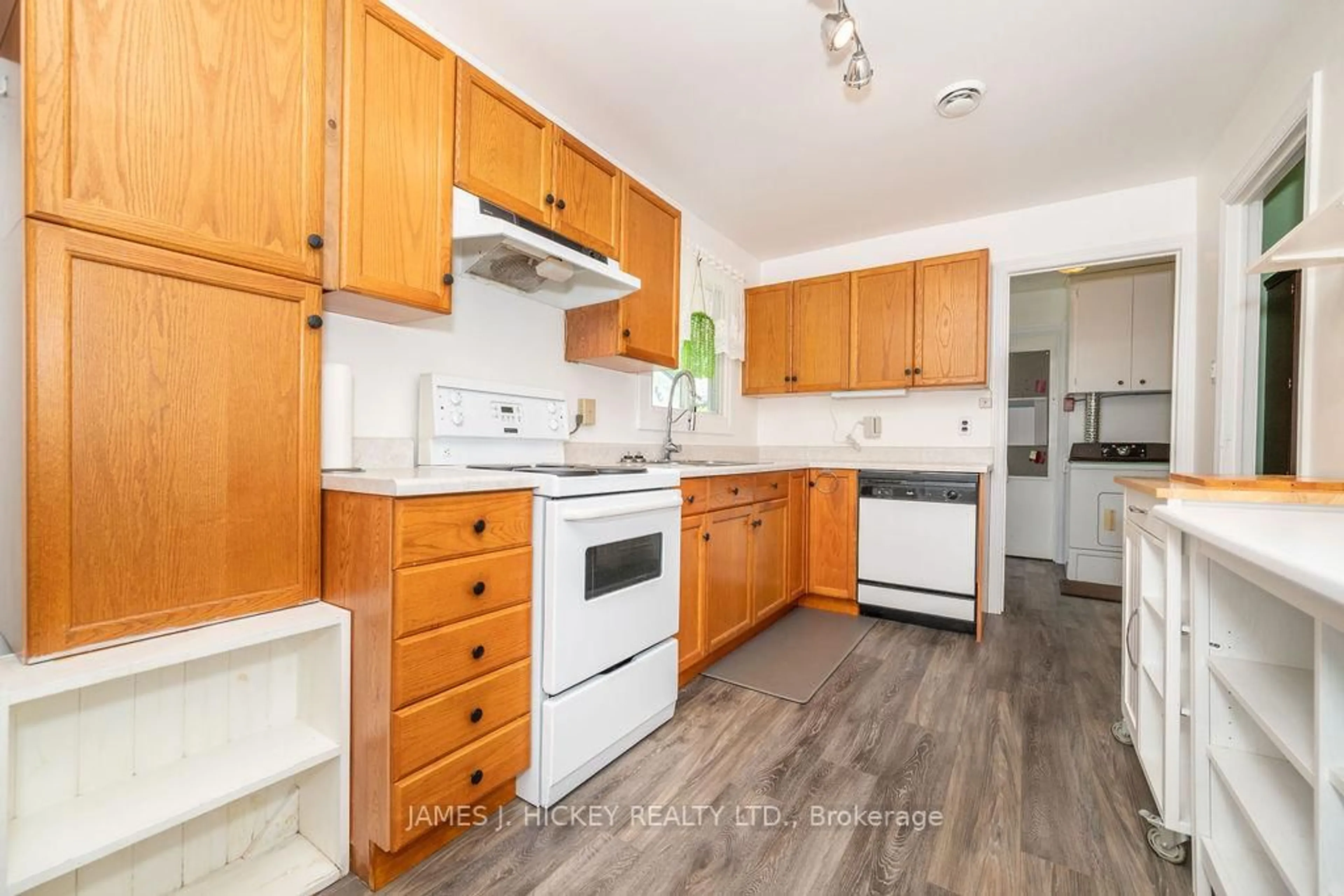 Standard kitchen, wood/laminate floor for 28 Lasalle Dr, Deep River Ontario K0J 1P0