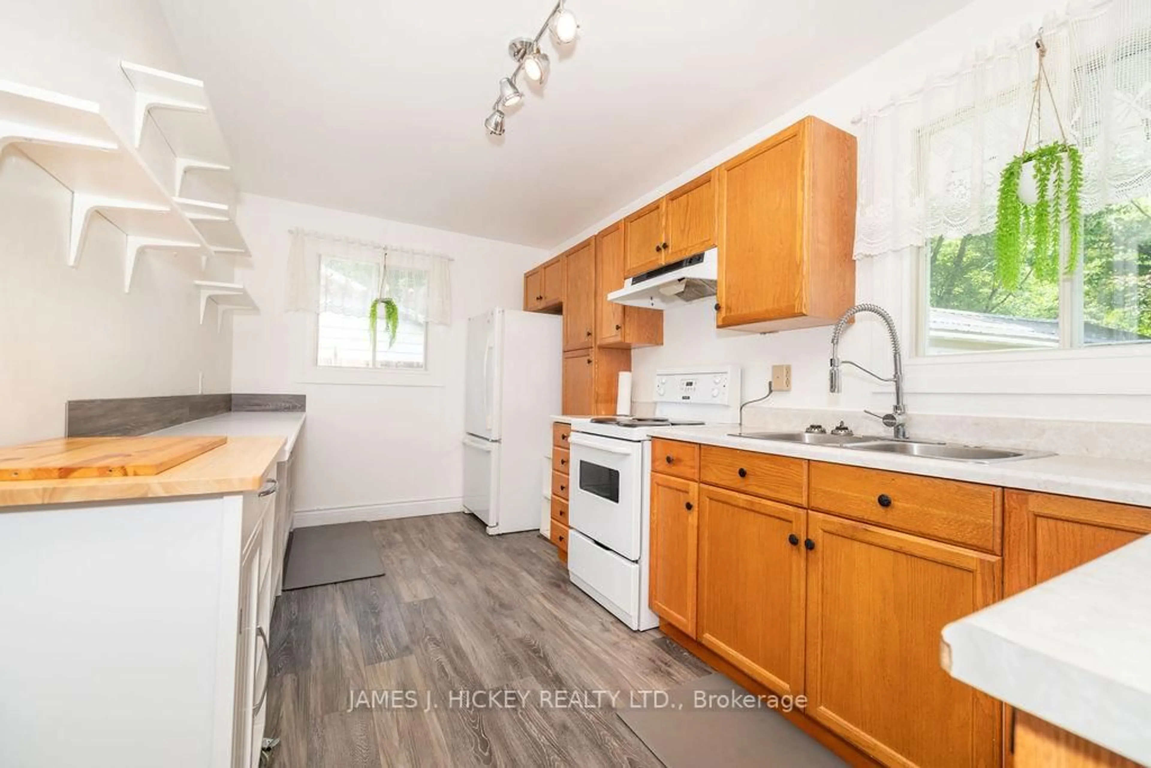Standard kitchen, unknown for 28 Lasalle Dr, Deep River Ontario K0J 1P0