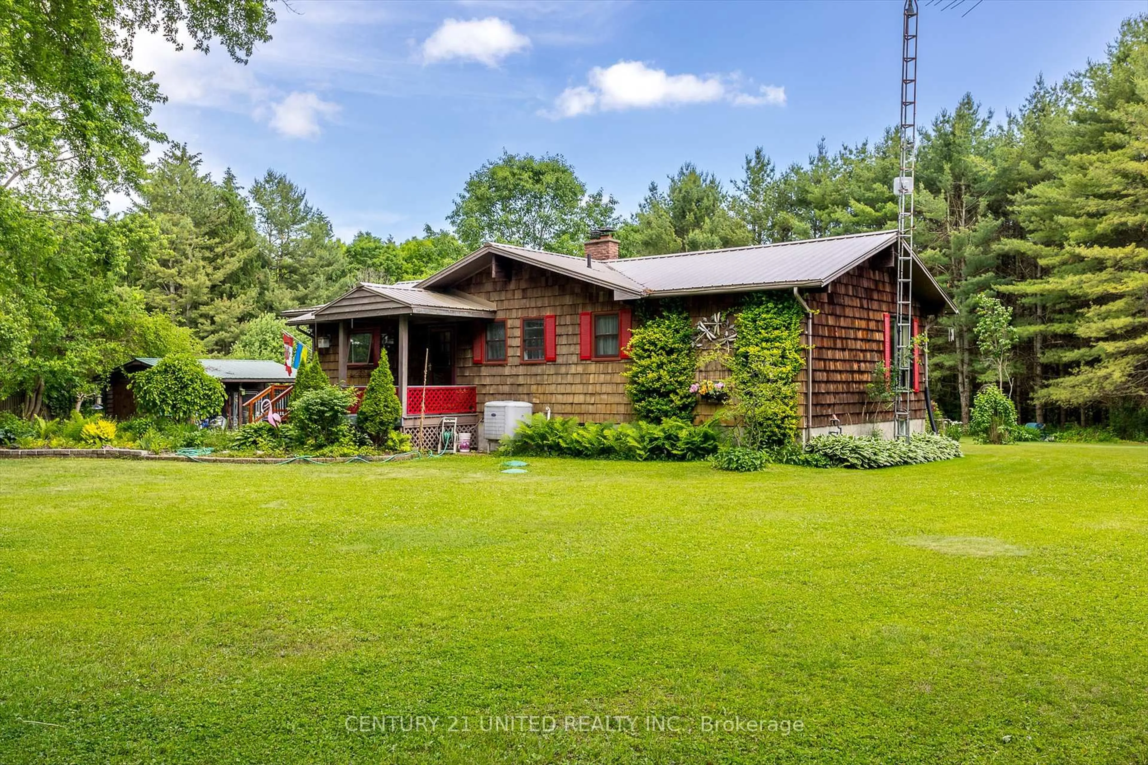 A pic from outside/outdoor area/front of a property/back of a property/a pic from drone, unknown for 723 Ford Cres, Cavan Monaghan Ontario L0A 1C0
