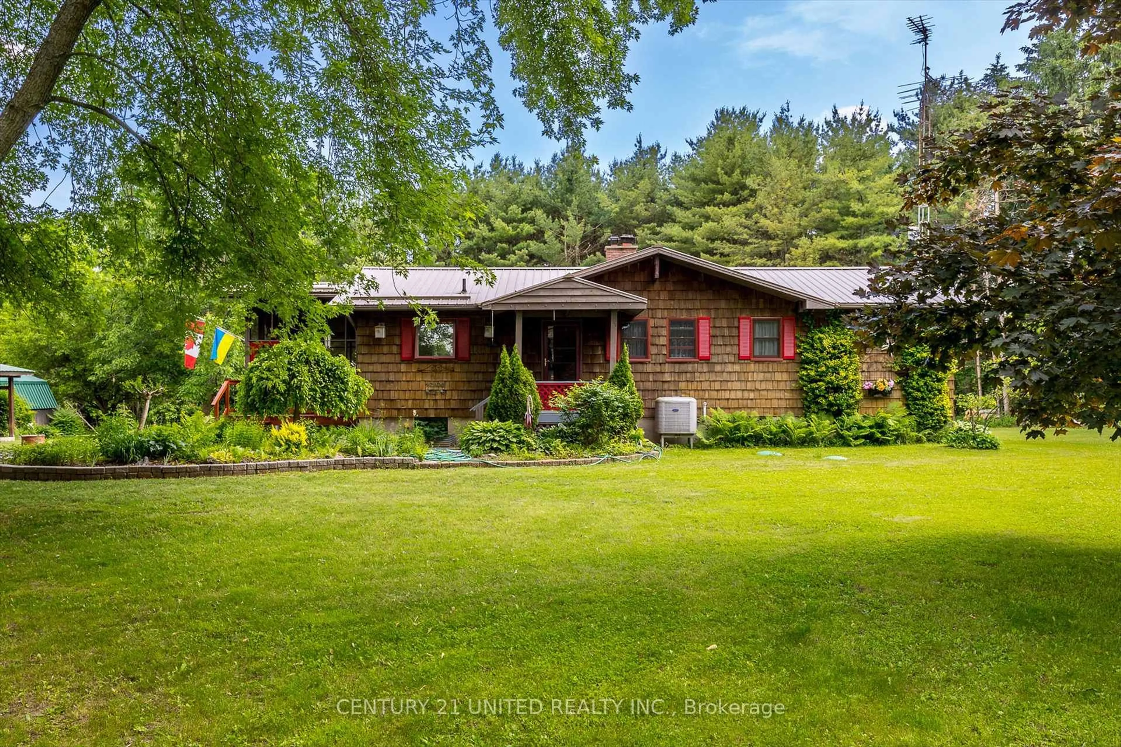 A pic from outside/outdoor area/front of a property/back of a property/a pic from drone, unknown for 723 Ford Cres, Cavan Monaghan Ontario L0A 1C0