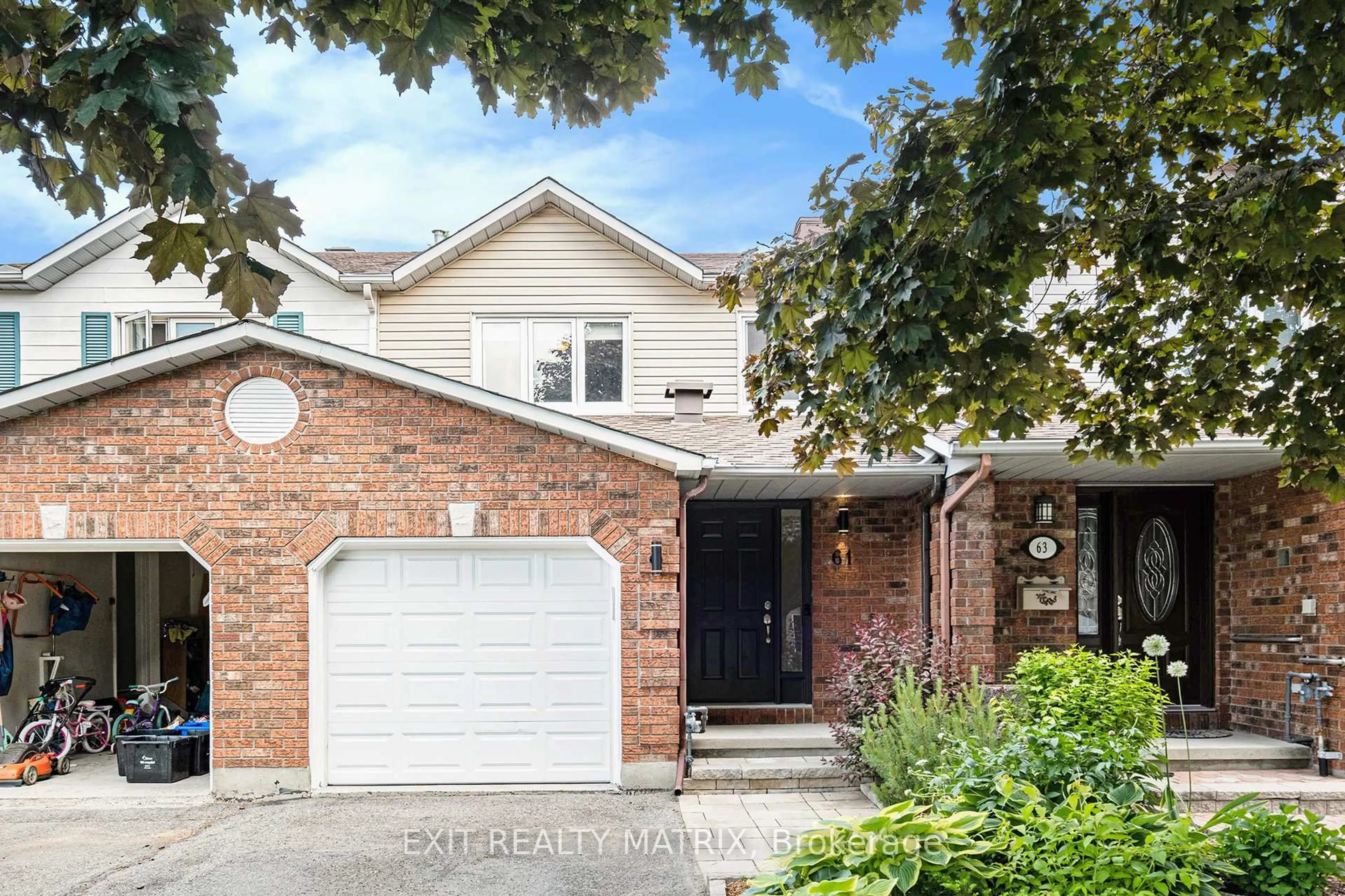 Home with brick exterior material, street for 61 Winnegreen Crt, Ottawa Ontario K1G 5S2