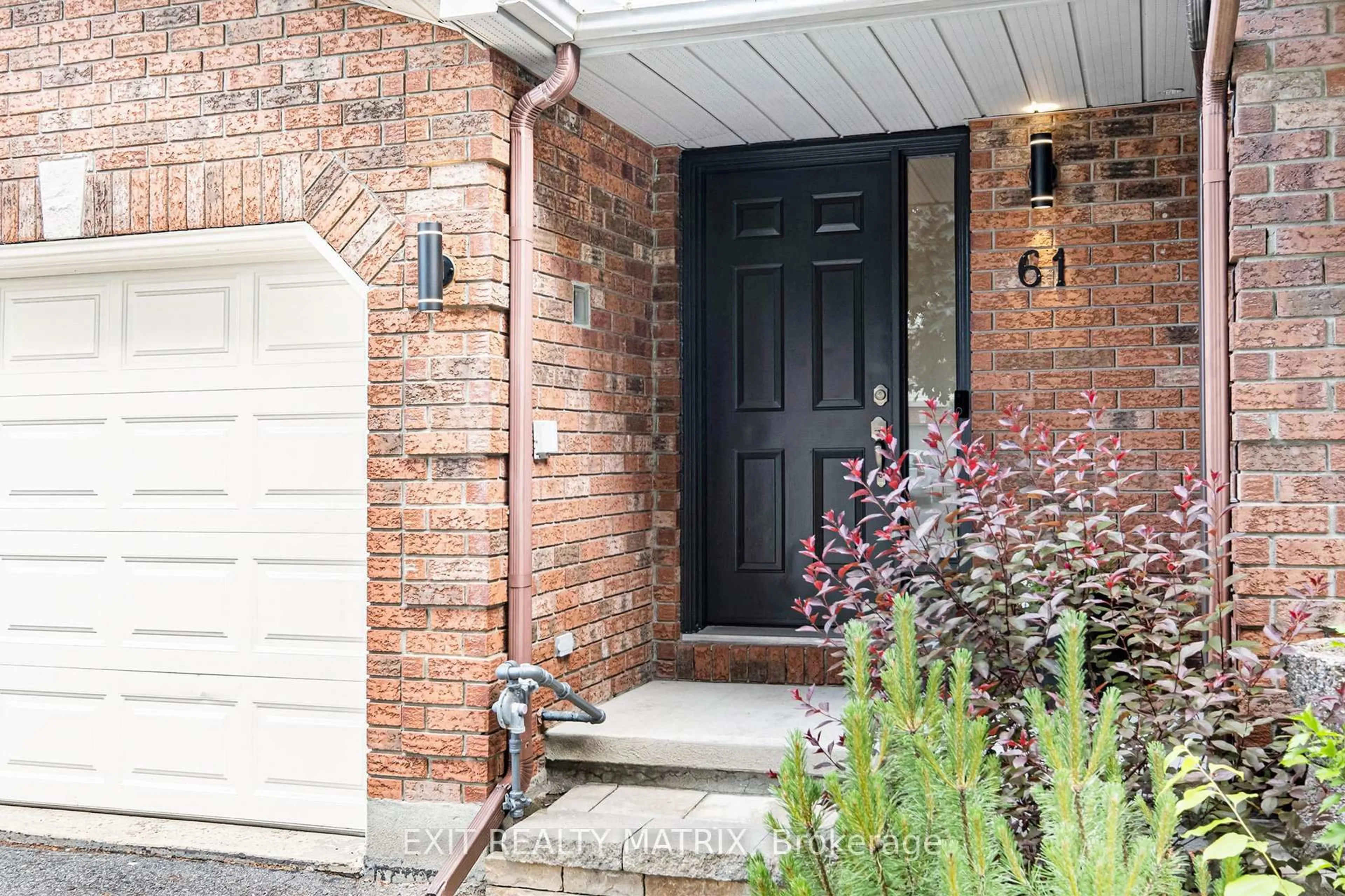 Home with brick exterior material, street for 61 Winnegreen Crt, Ottawa Ontario K1G 5S2
