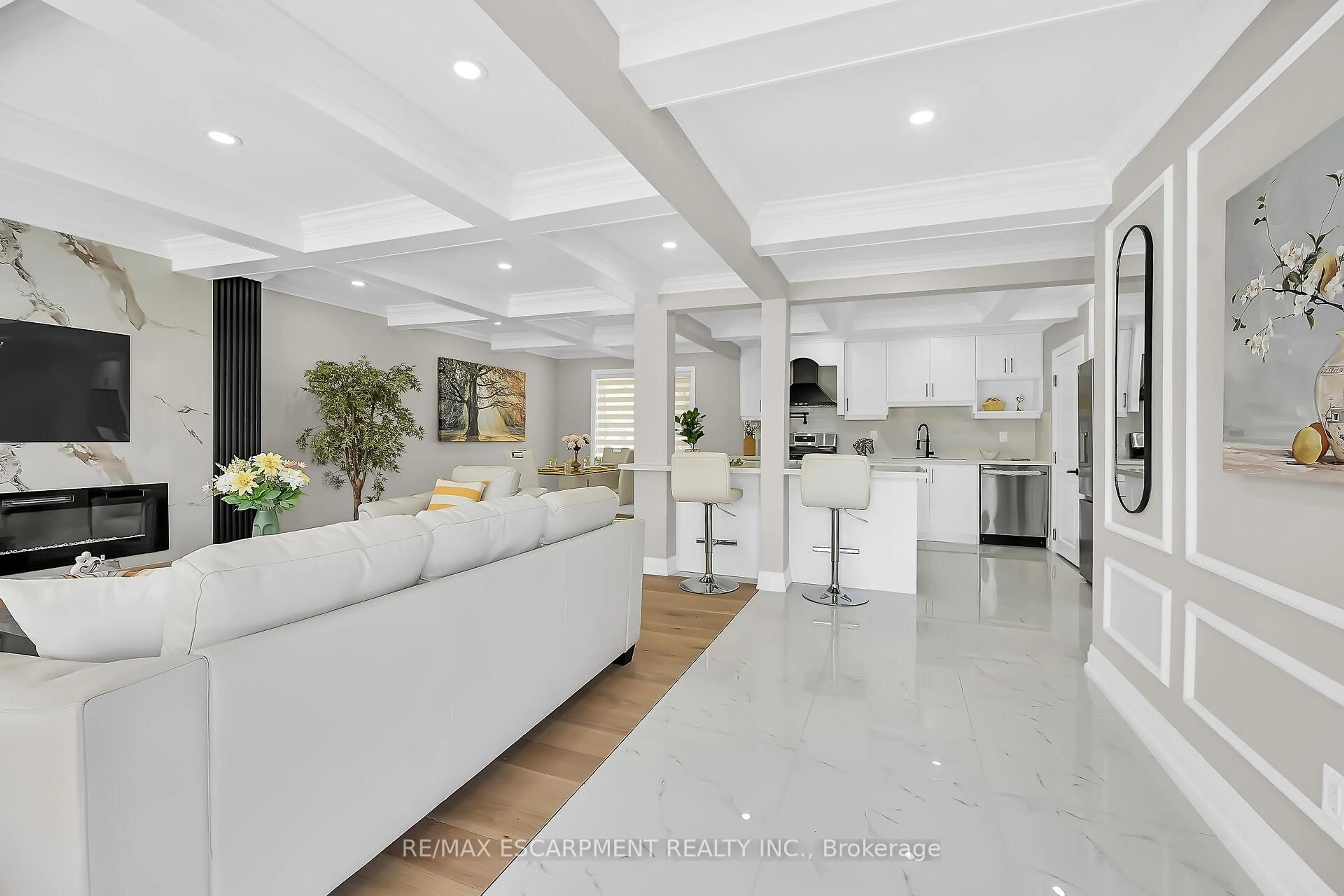 Open concept kitchen, ceramic/tile floor for 9 Faircourt Dr, Hamilton Ontario L8G 2J4