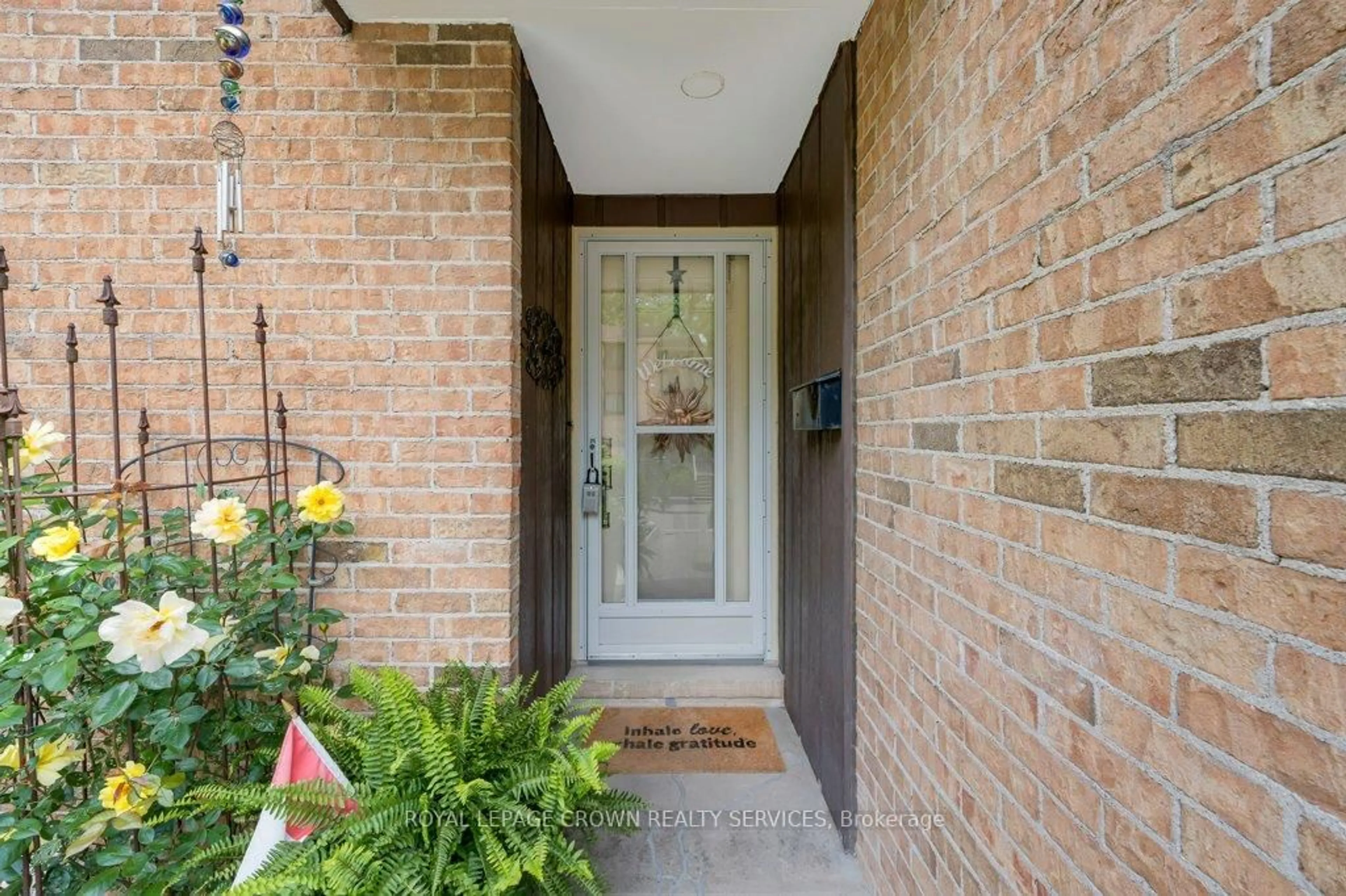 Indoor entryway for 220 Salisbury Ave #22, Cambridge Ontario N1S 1K5