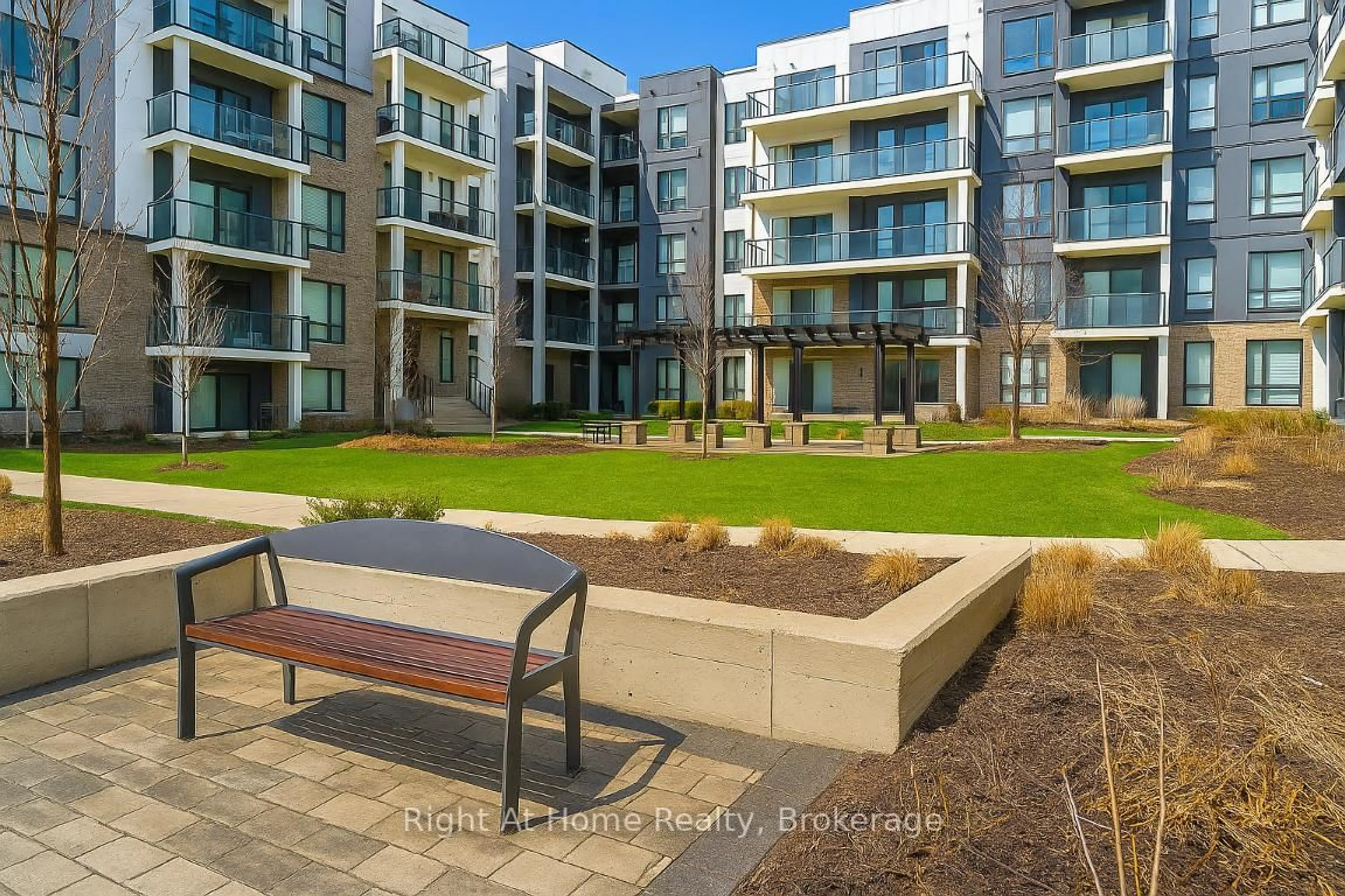 Patio, unknown for 5055 Greenlane Rd #416, Lincoln Ontario L3J 2J3