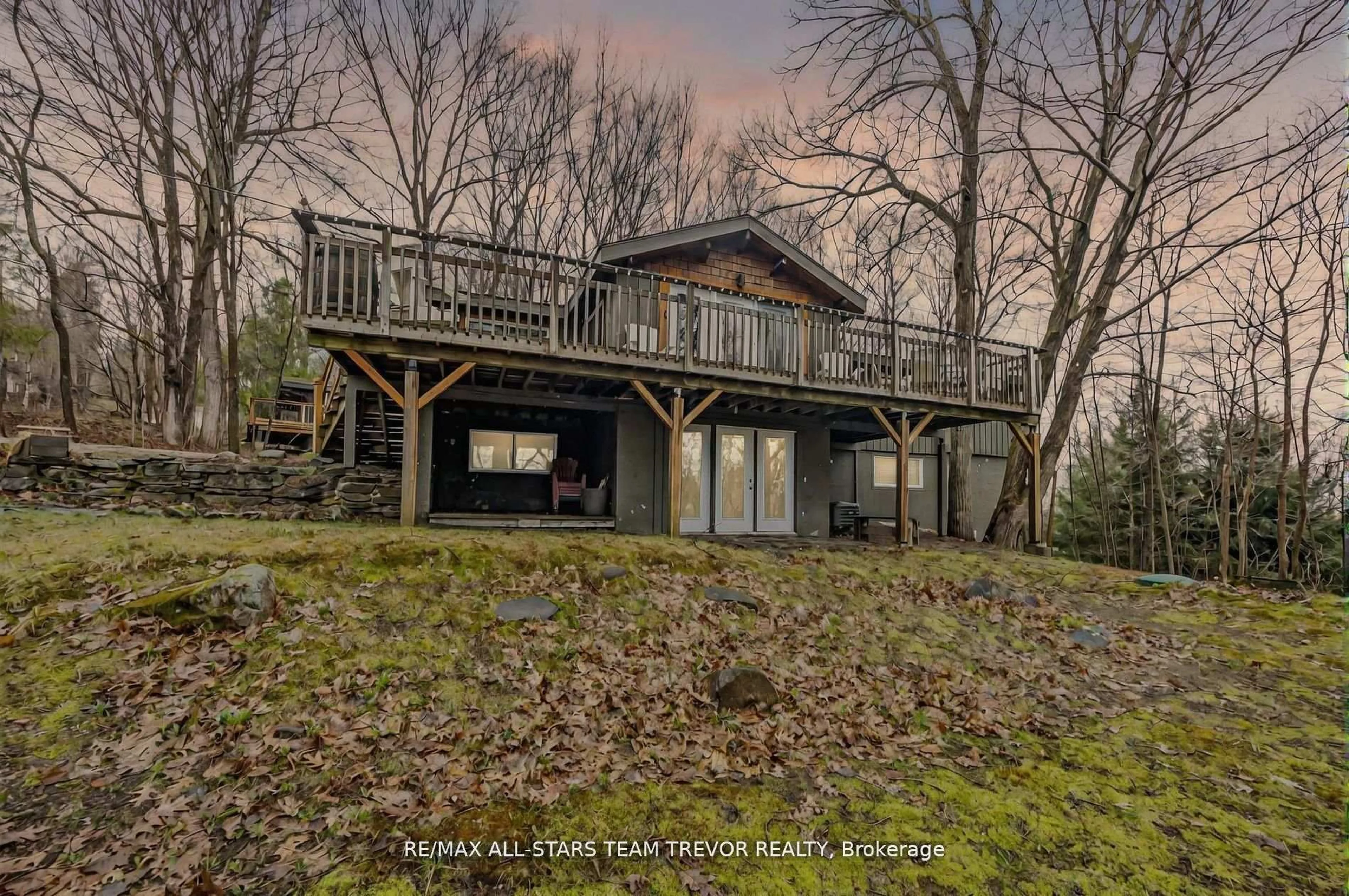A pic from outside/outdoor area/front of a property/back of a property/a pic from drone, water/lake/river/ocean view for 143 Chalet Cres, Huntsville Ontario P1H 1A8