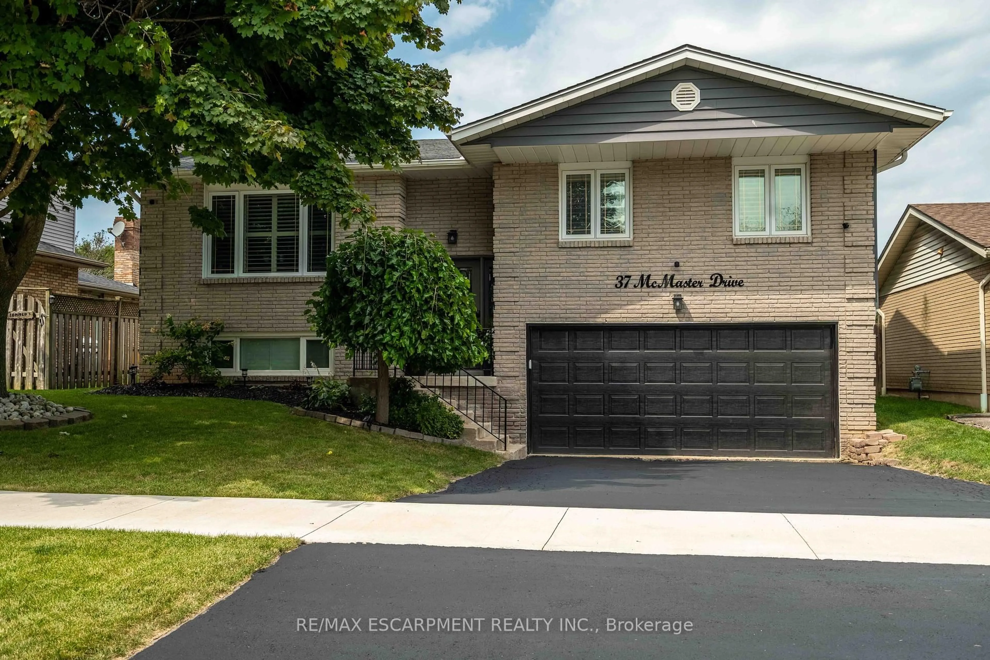 Home with brick exterior material, street for 37 McMaster Dr, Haldimand Ontario N3W 1H4
