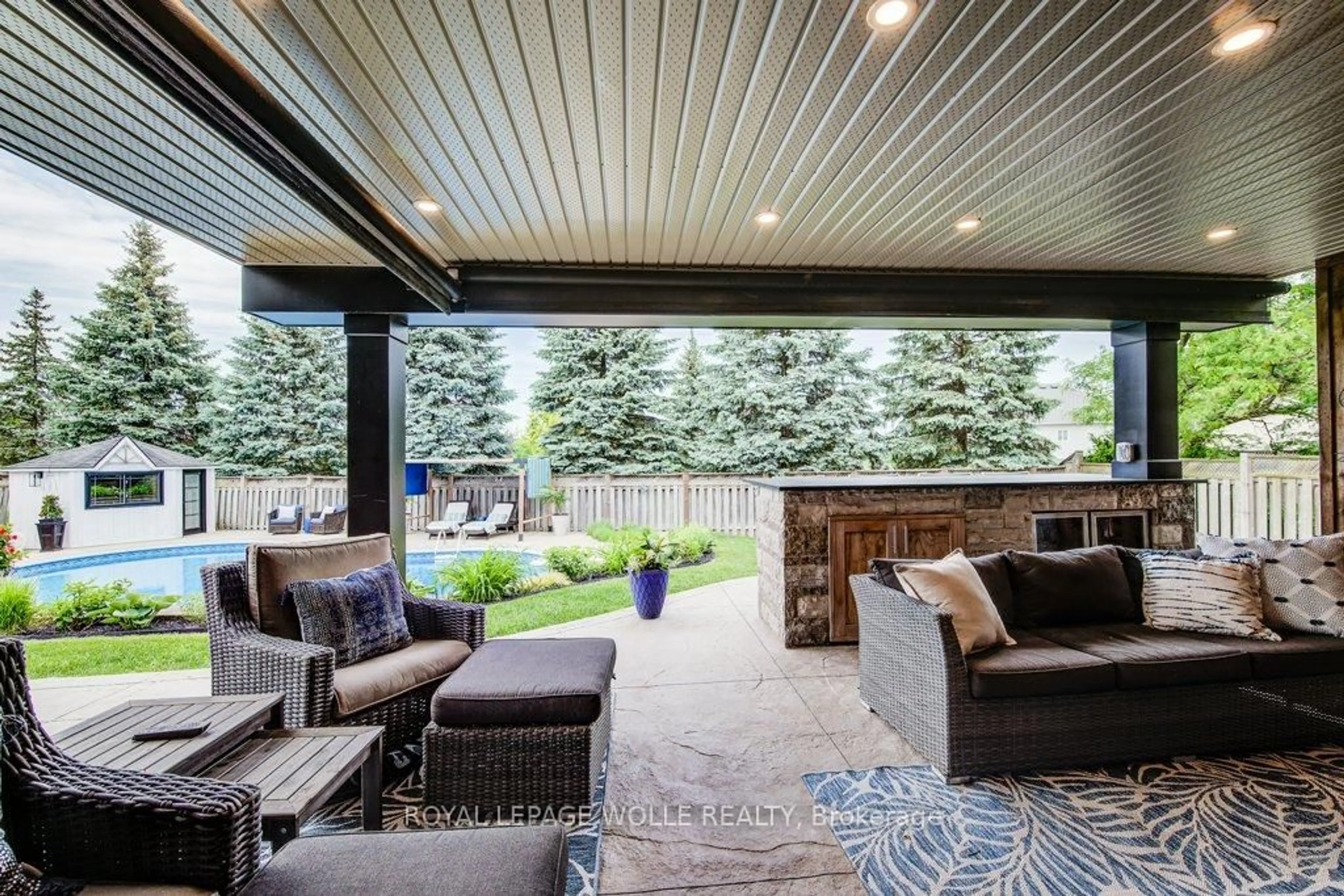 Patio, mountain view for 47 Forest Breeze Crt, Kitchener Ontario N2N 3H9