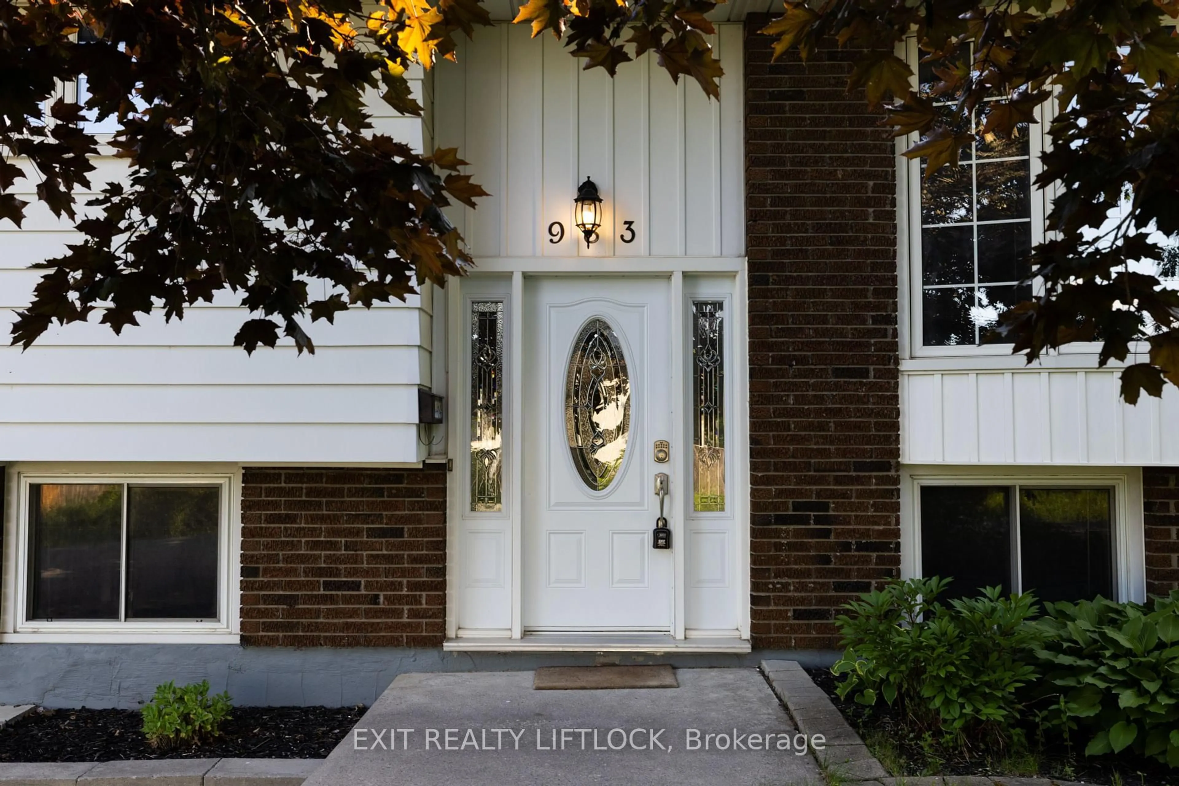 Indoor entryway for 983 Deana Blvd, Peterborough North Ontario K9K 1C8