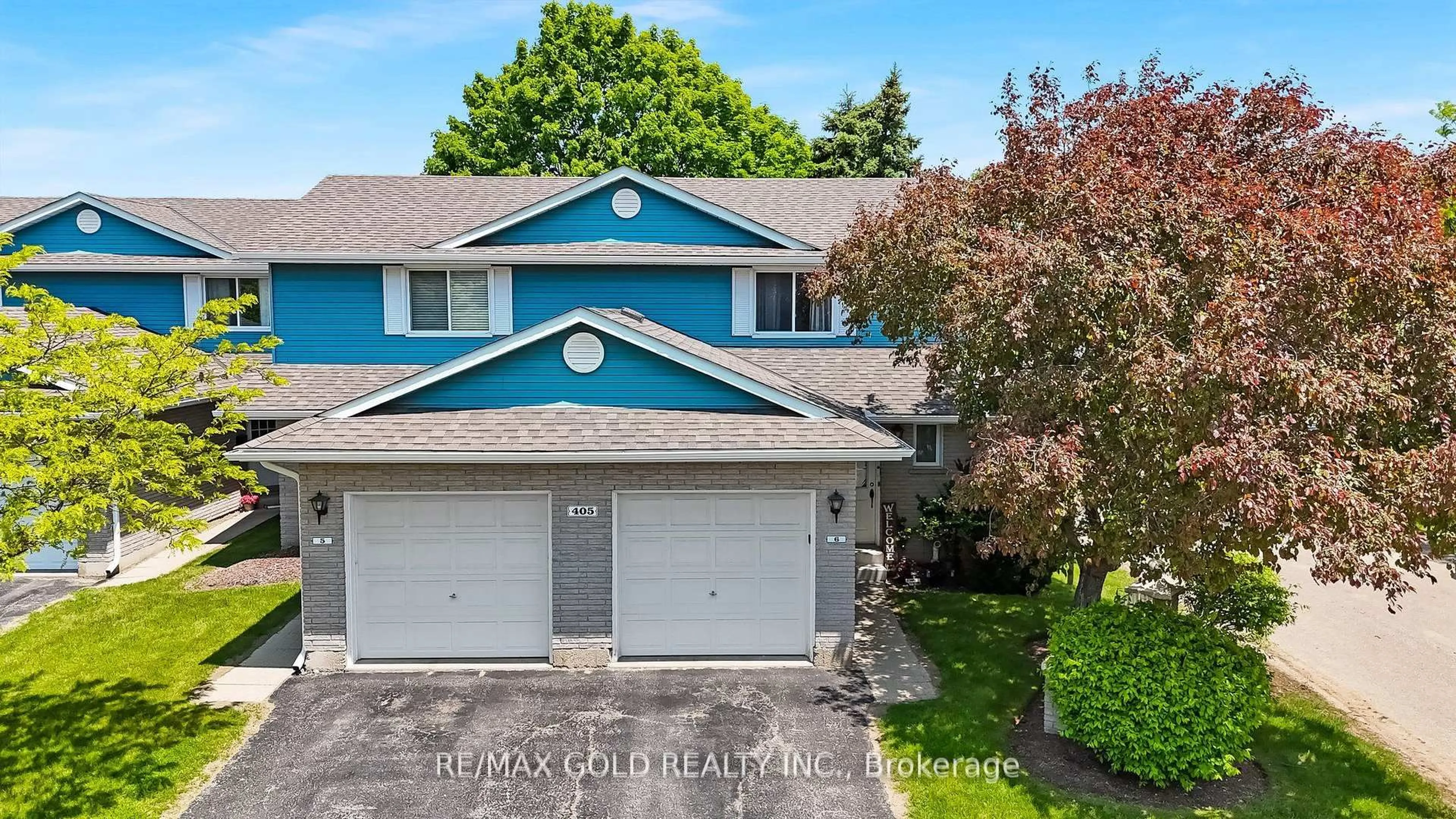 A pic from outside/outdoor area/front of a property/back of a property/a pic from drone, street for 405 Kingscourt Dr #6, Waterloo Ontario N2K 3R4