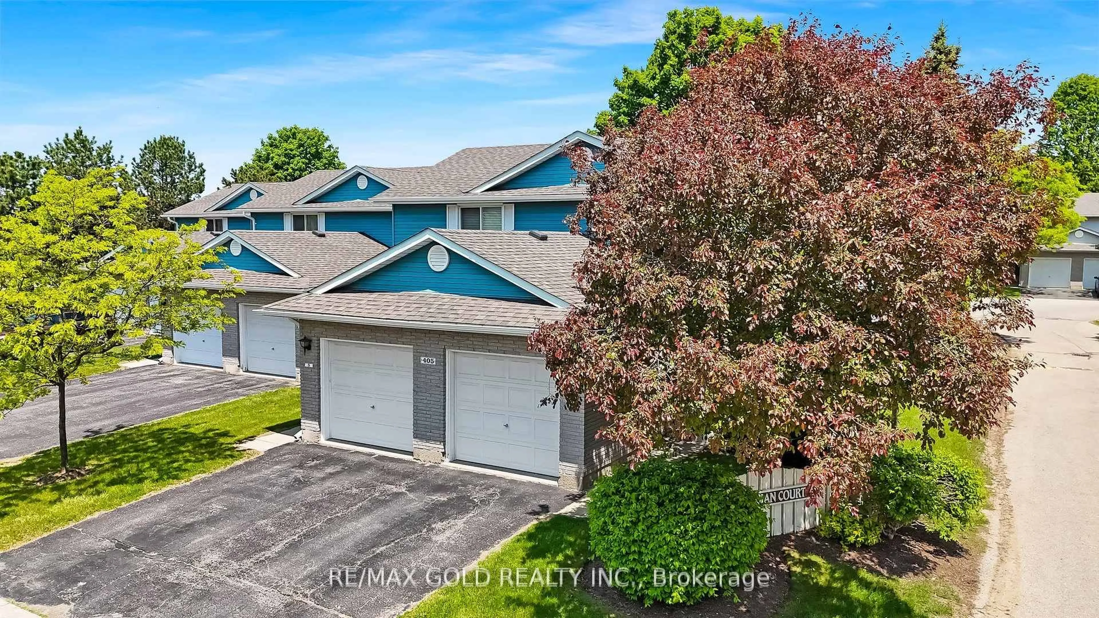 A pic from outside/outdoor area/front of a property/back of a property/a pic from drone, unknown for 405 Kingscourt Dr #6, Waterloo Ontario N2K 3R4