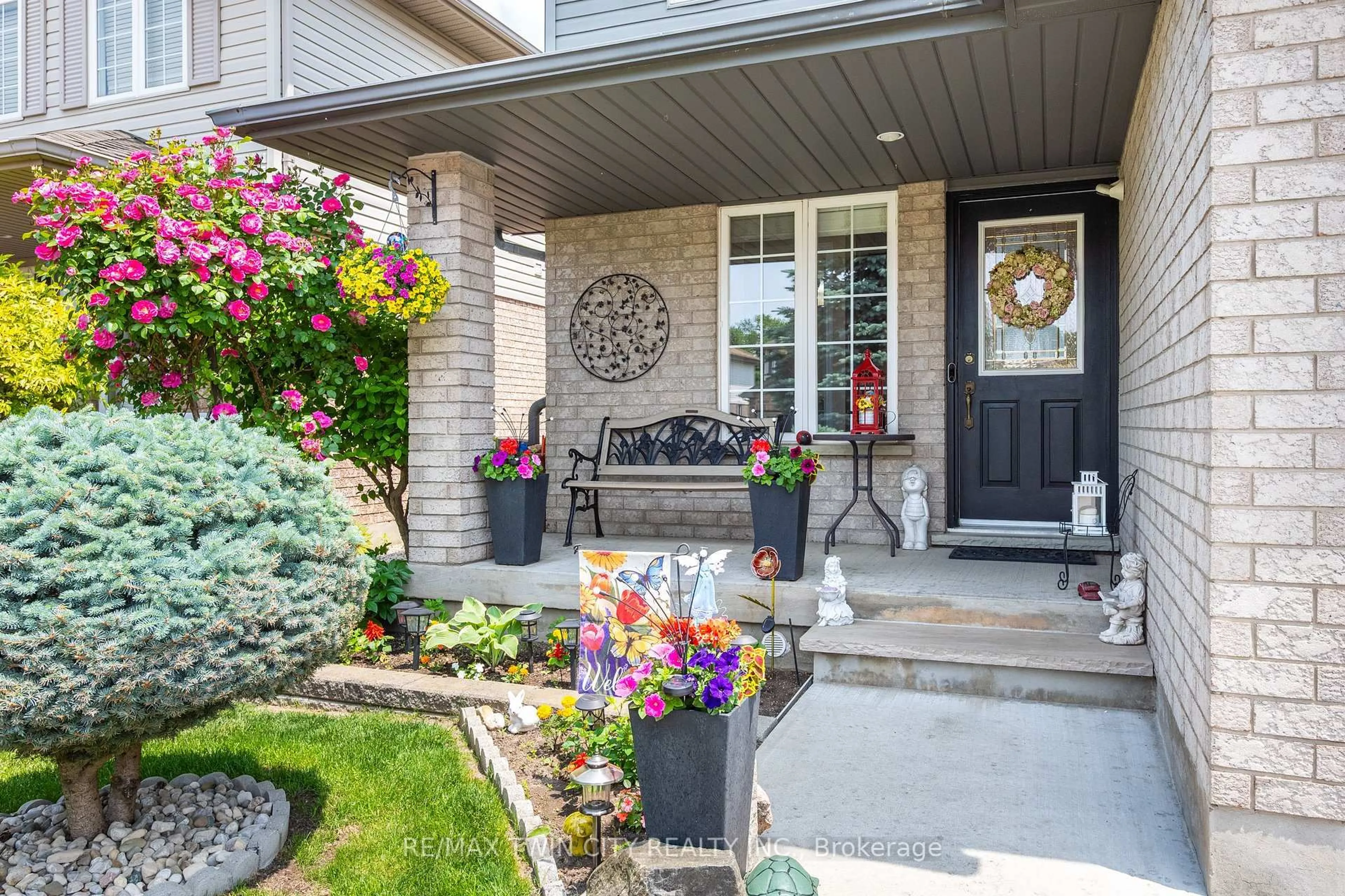 Indoor entryway for 164 Whittaker Cres, Cambridge Ontario N1T 1Y8
