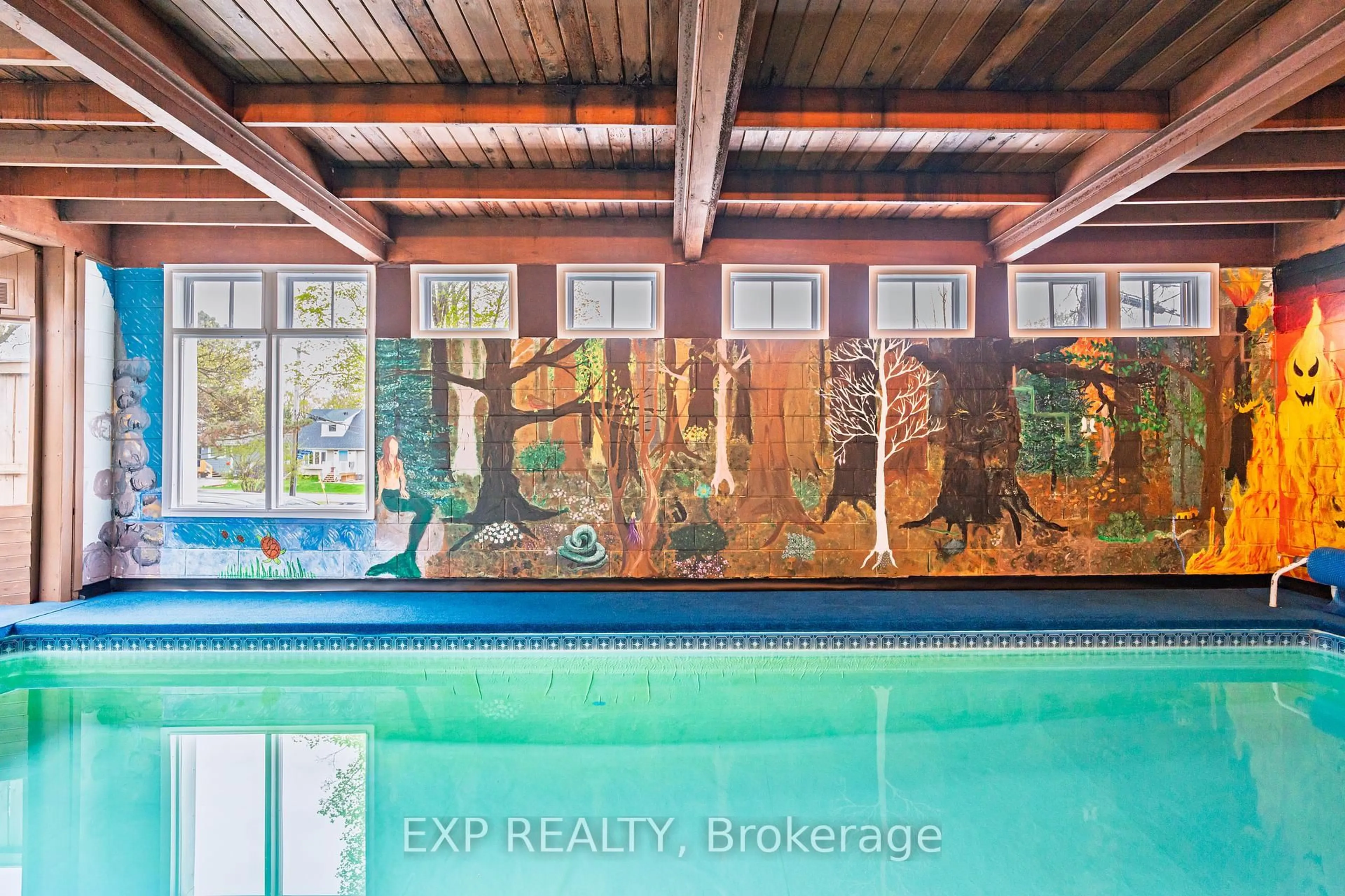 Lobby for 220 Ancaster Ave, Ottawa Ontario K2B 5B3