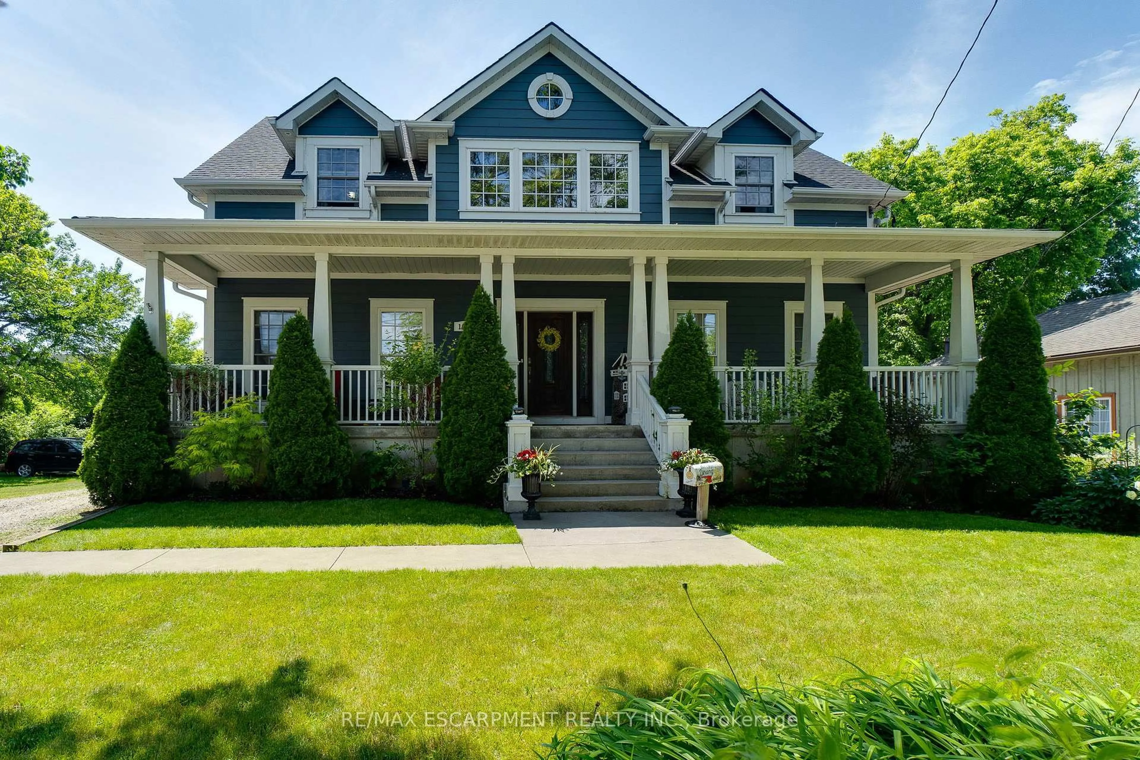 Home with vinyl exterior material, street for 1026 Beach Blvd, Hamilton Ontario L8H 6Z4